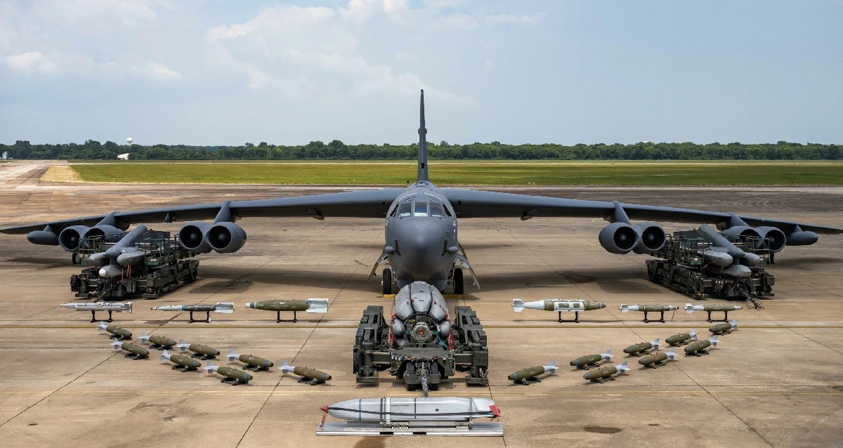Raytheon ha entregado el primer radar activo phased array para modernizar el bombardero nuclear B-52 Stratofortress
