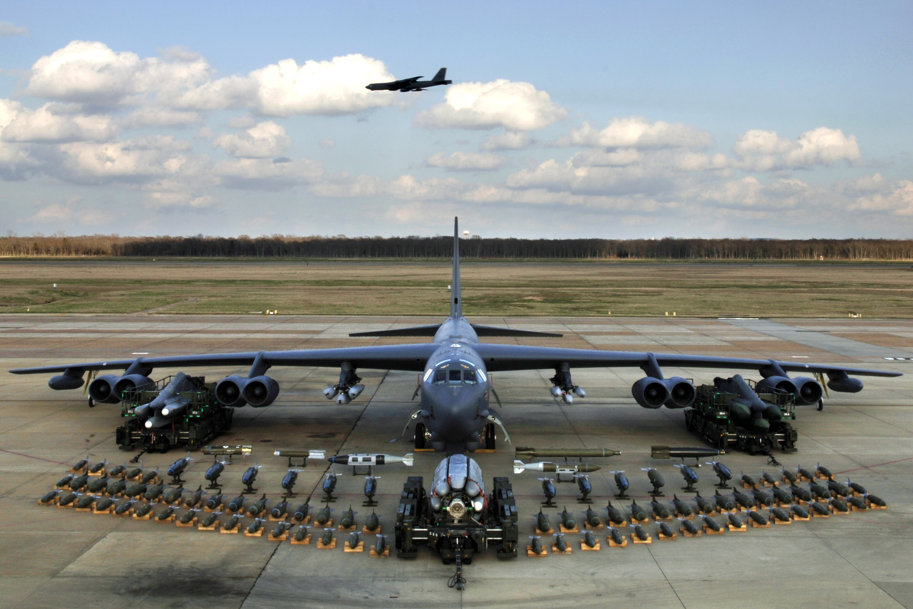 Por primera vez en la historia, Estados Unidos ha puesto bombarderos nucleares B-52 Stratofortress bajo el mando de la OTAN Por primera vez en la historia, Estados Unidos ha puesto bombarderos nucleares B-52 Stratofortress bajo el mando de la OTAN