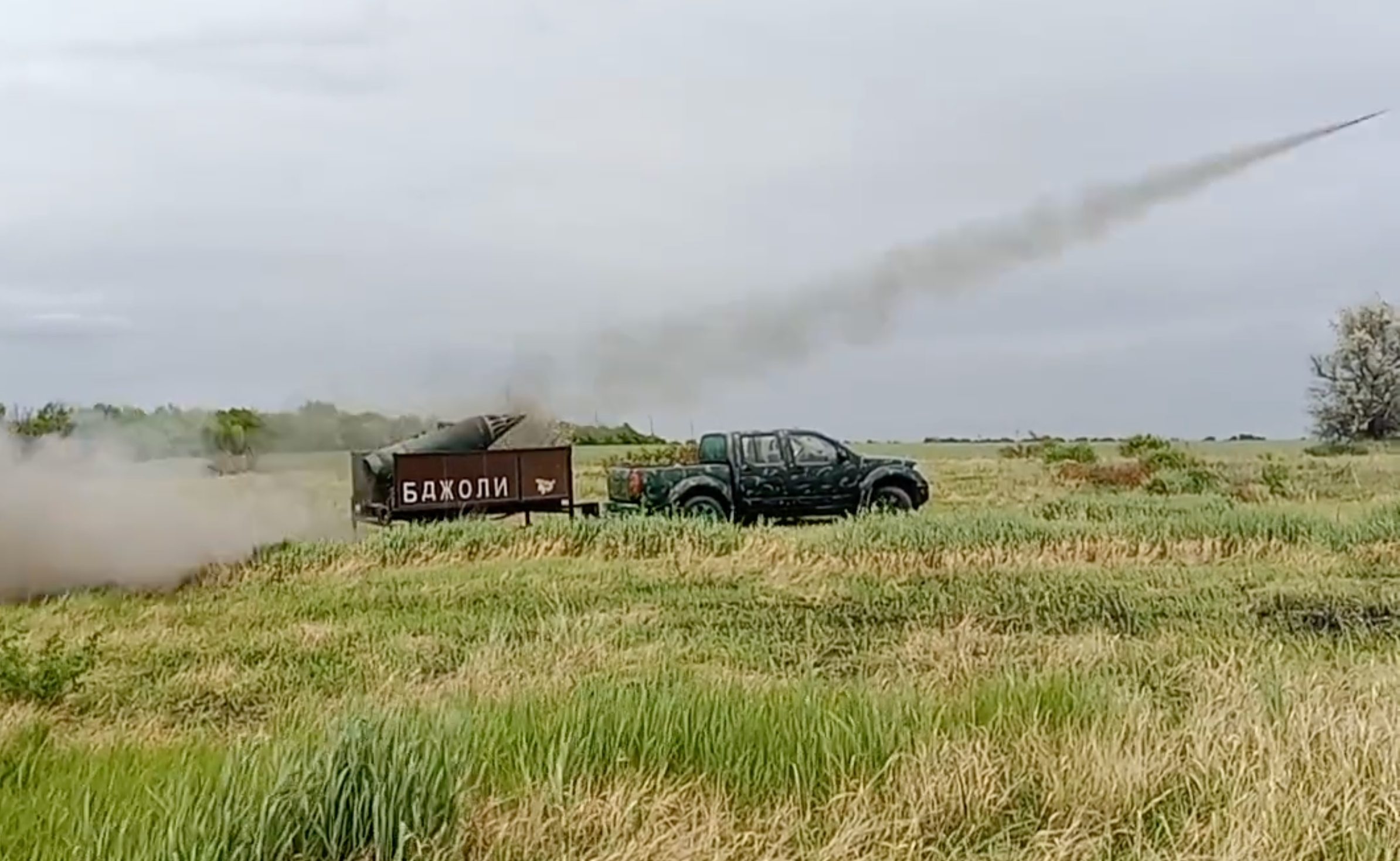 “Las abejas vuelan para recolectar miel”: las Fuerzas Armadas de Ucrania mostraron cómo usan misiles de aviones C-8 desde una instalación terrestre improvisada “Las abejas vuelan para recolectar miel”: las Fuerzas Armadas de Ucrania mostraron cómo usan misiles de aviones C-8 desde una instalación terrestre improvisada