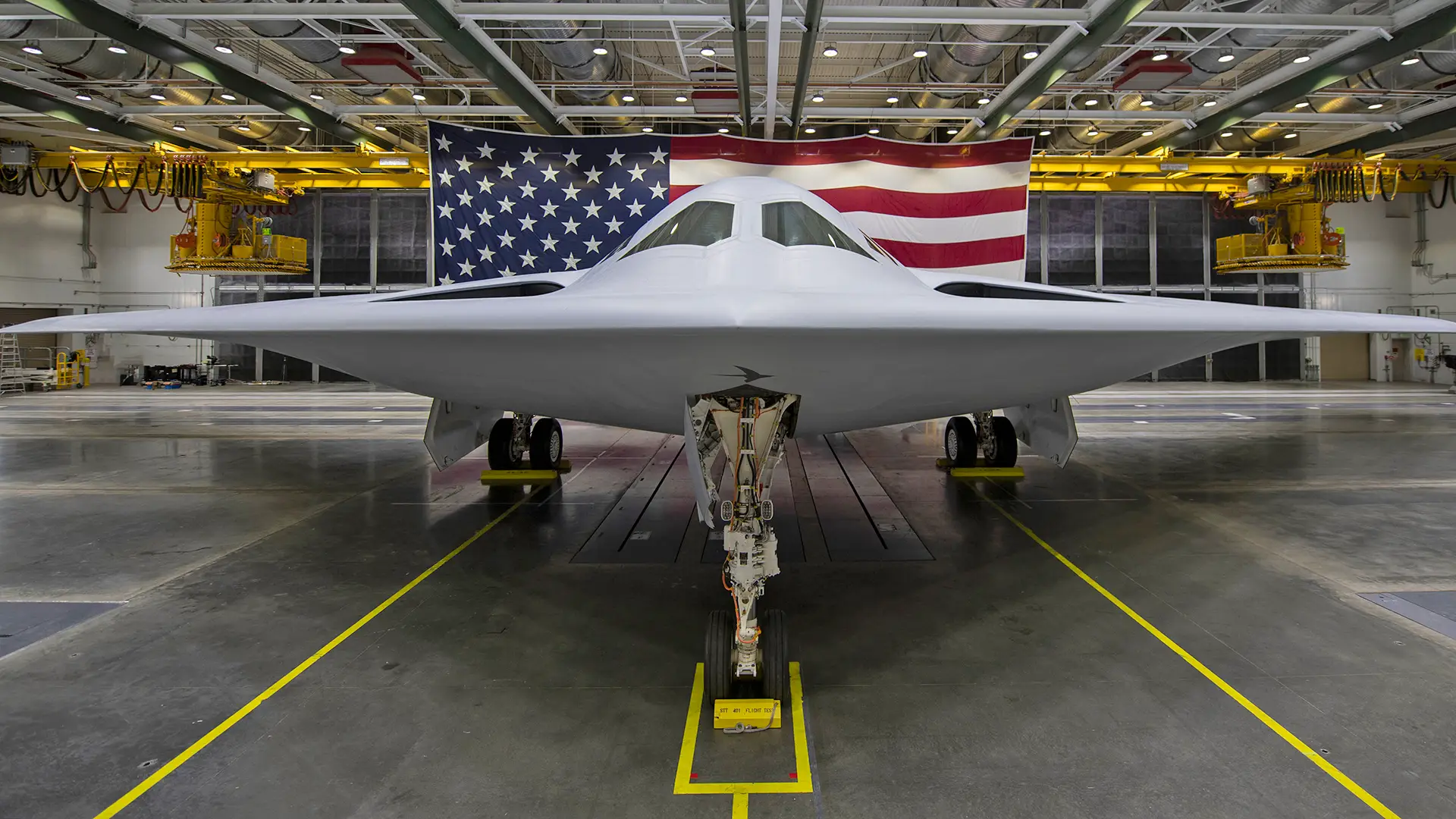 Cámaras sin zoom, mantenimiento de la distancia, sin iPhones ni relojes inteligentes: así se presentó el bombardero nuclear B-21 Raider Cámaras sin zoom, mantenimiento de la distancia, sin iPhones ni relojes inteligentes: así se presentó el bombardero nuclear B-21 Raider