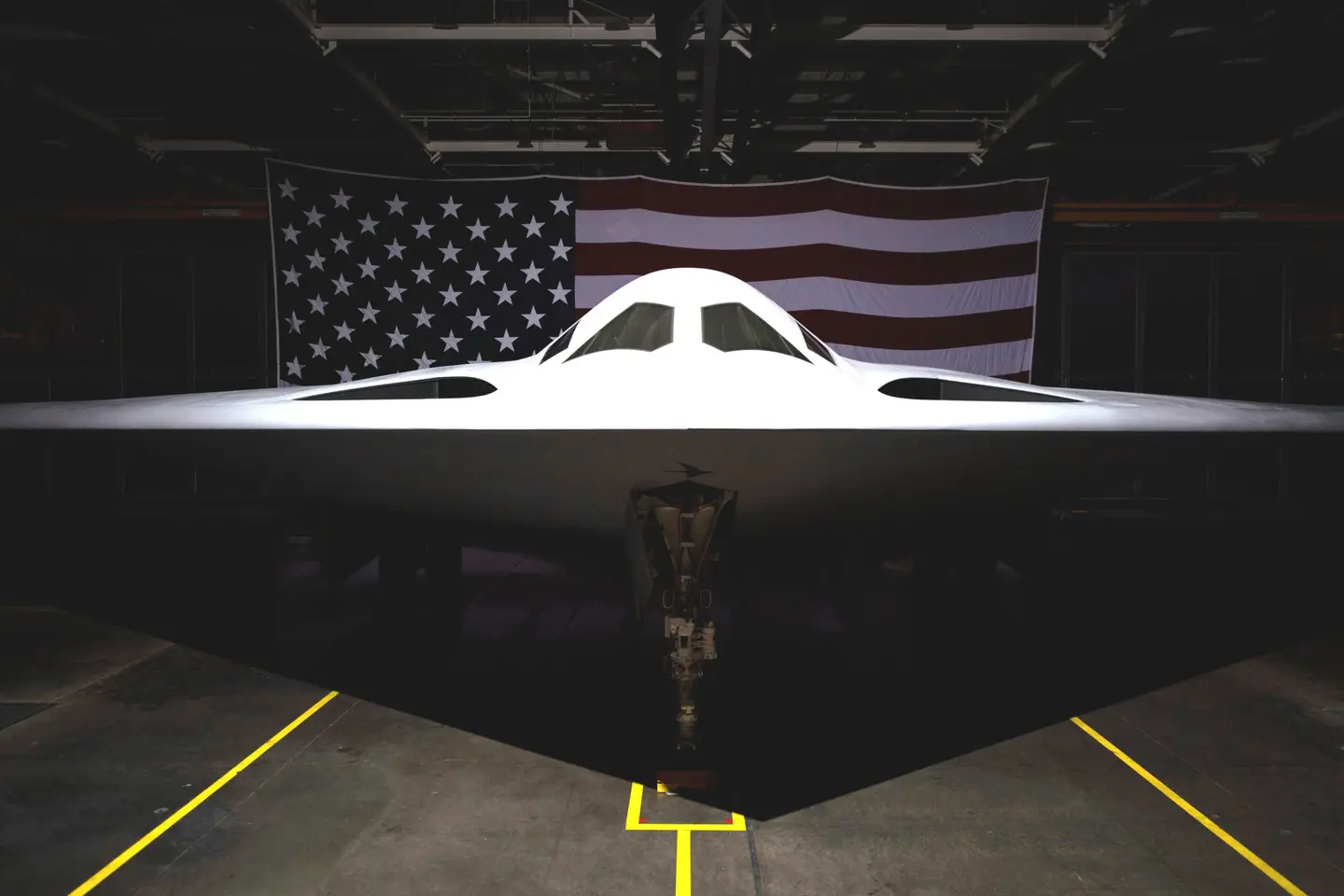 Northrop Grumman presentó el bombardero nuclear B-21 Raider de nueva generación, que puede resistir los sistemas de defensa aérea más avanzados Northrop Grumman presentó el bombardero nuclear B-21 Raider de nueva generación, que puede resistir los sistemas de defensa aérea más avanzados