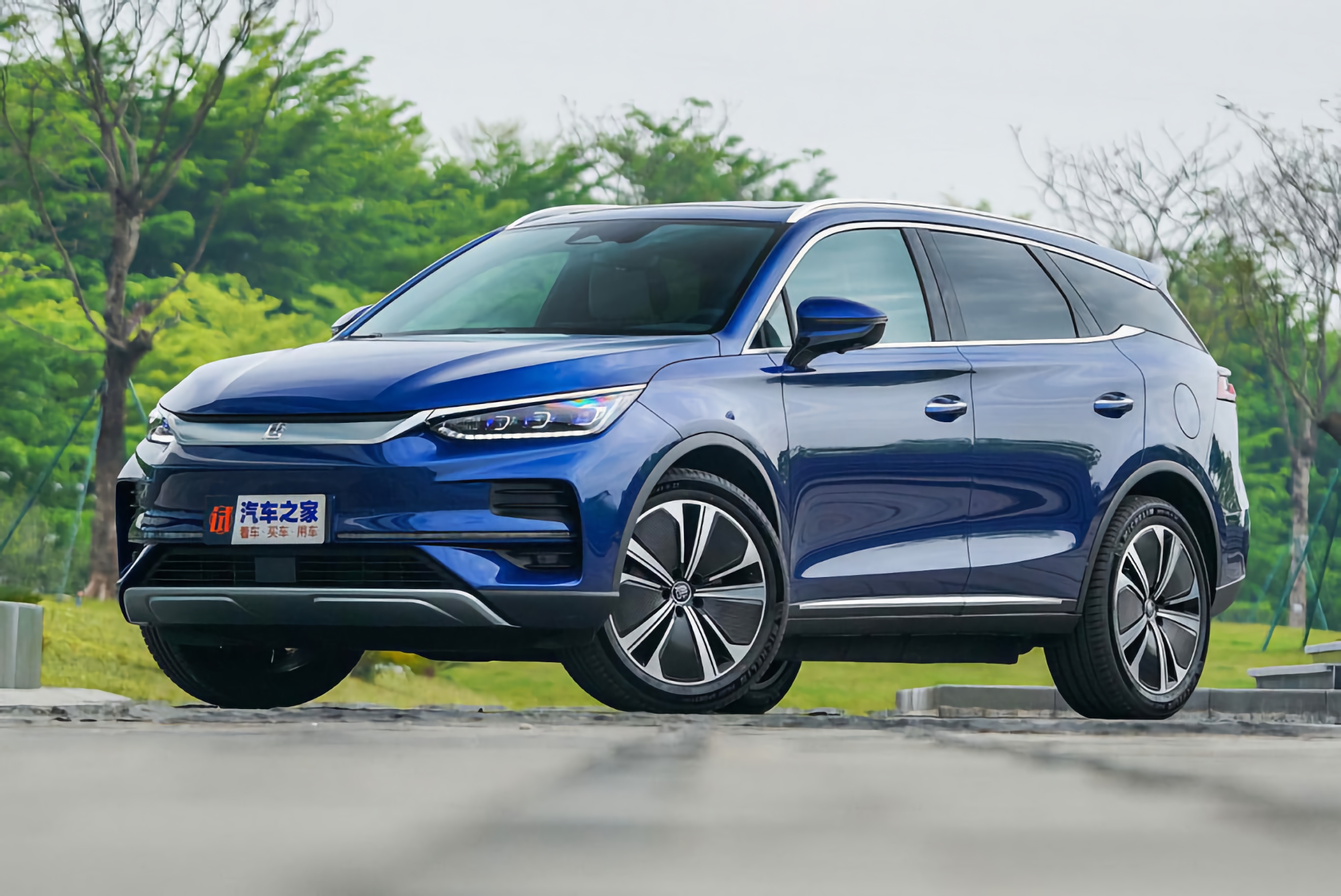 El fabricante chino BYD supera a Tesla en número de coches eléctricos vendidos en el primer semestre de 2022 El fabricante chino BYD supera a Tesla en número de coches eléctricos vendidos en el primer semestre de 2022