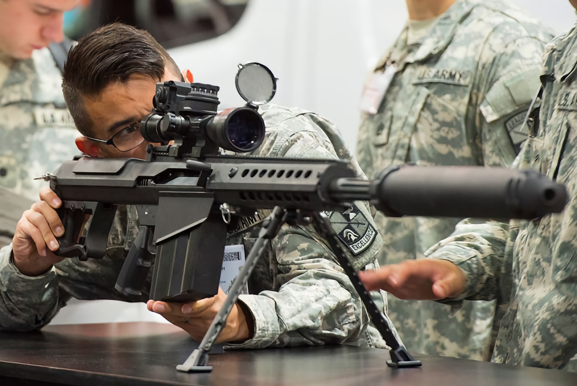 Las Fuerzas Armadas de Ucrania se están entrenando para disparar con rifles de francotirador American Barrett M107A1 a 1800 metros (video) Las Fuerzas Armadas de Ucrania se están entrenando para disparar con rifles de francotirador American Barrett M107A1 a 1800 metros (video)