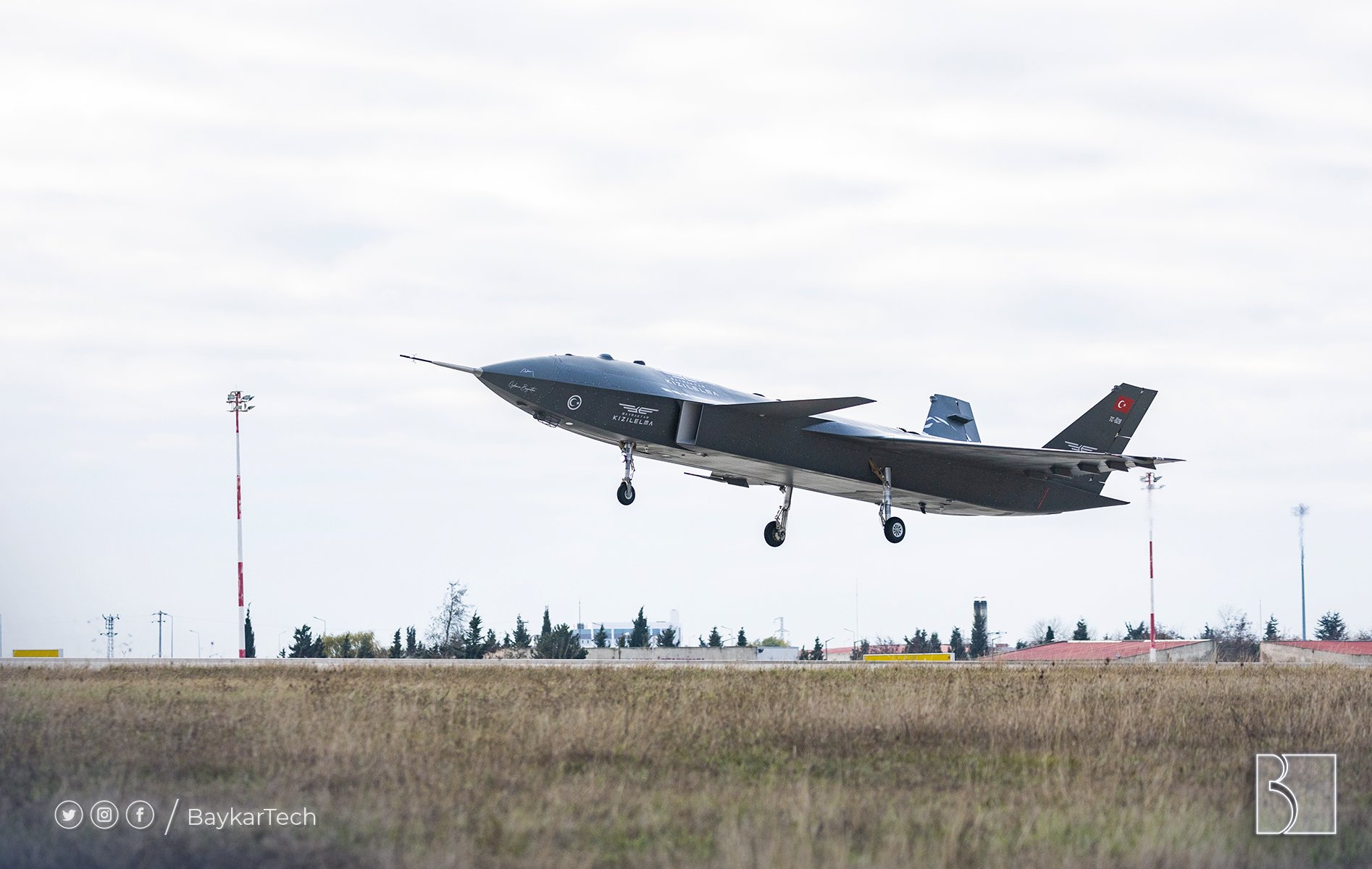 El UAV a reacción Bayraktar Kizilelma con motor ucraniano realizó su vuelo inaugural El UAV a reacción Bayraktar Kizilelma con motor ucraniano realizó su vuelo inaugural