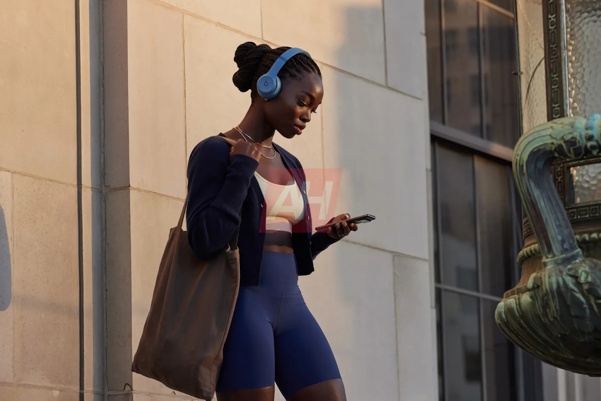 Un vídeo promocional e imágenes de alta calidad del Beats Solo 4 han aparecido en Internet