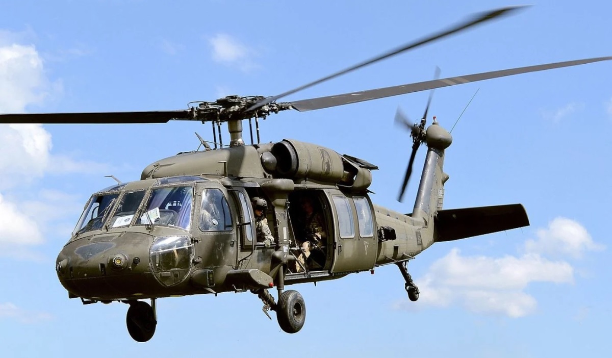 Grecia tiene la intención de comprar 49 helicópteros UH-60M Black Hawk para sustituir a su anticuada flota de helicópteros UH-1 Iroquois. Grecia tiene la intención de comprar 49 helicópteros UH-60M Black Hawk para sustituir a su anticuada flota de helicópteros UH-1 Iroquois.