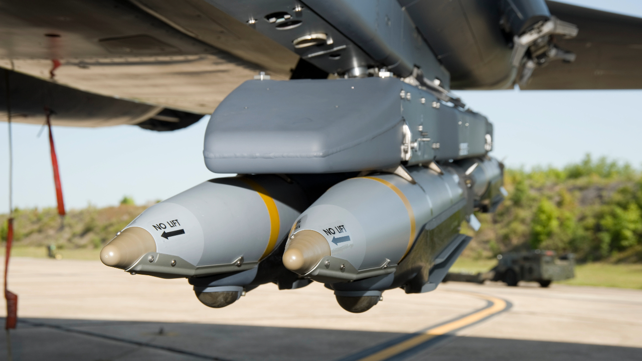 Boeing ha acelerado la entrega a Israel de 1.000 bombas de pequeño diámetro de 113 kg con un alcance de más de 40 km en virtud de un contrato de 735 millones de dólares. Boeing ha acelerado la entrega a Israel de 1.000 bombas de pequeño diámetro de 113 kg con un alcance de más de 40 km en virtud de un contrato de 735 millones de dólares.