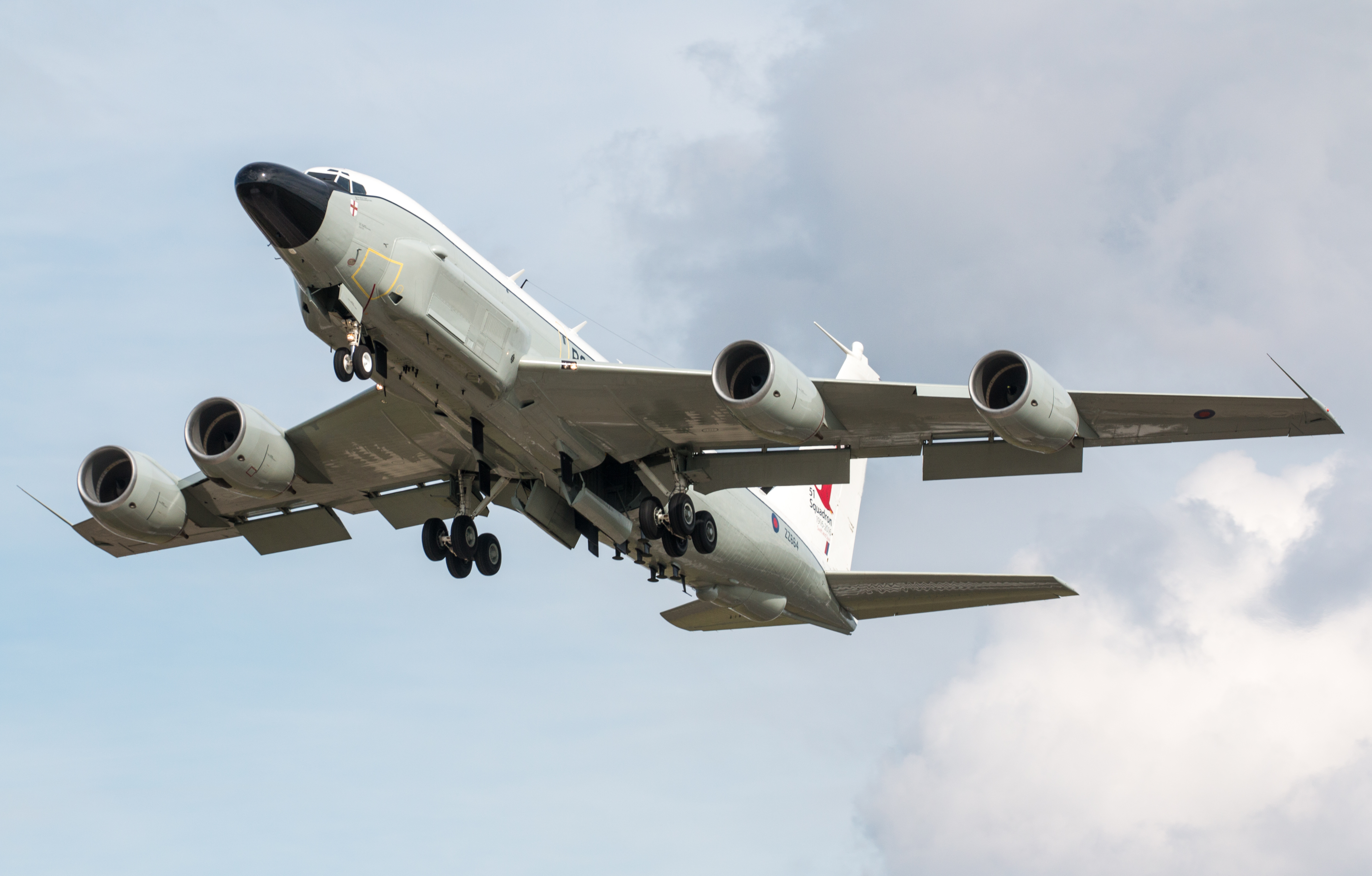El avión de la "OTAN" Boeing RC-135W voló al Mar Negro para ver cómo se hunde el barco ruso El avión de la "OTAN" Boeing RC-135W voló al Mar Negro para ver cómo se hunde el barco ruso