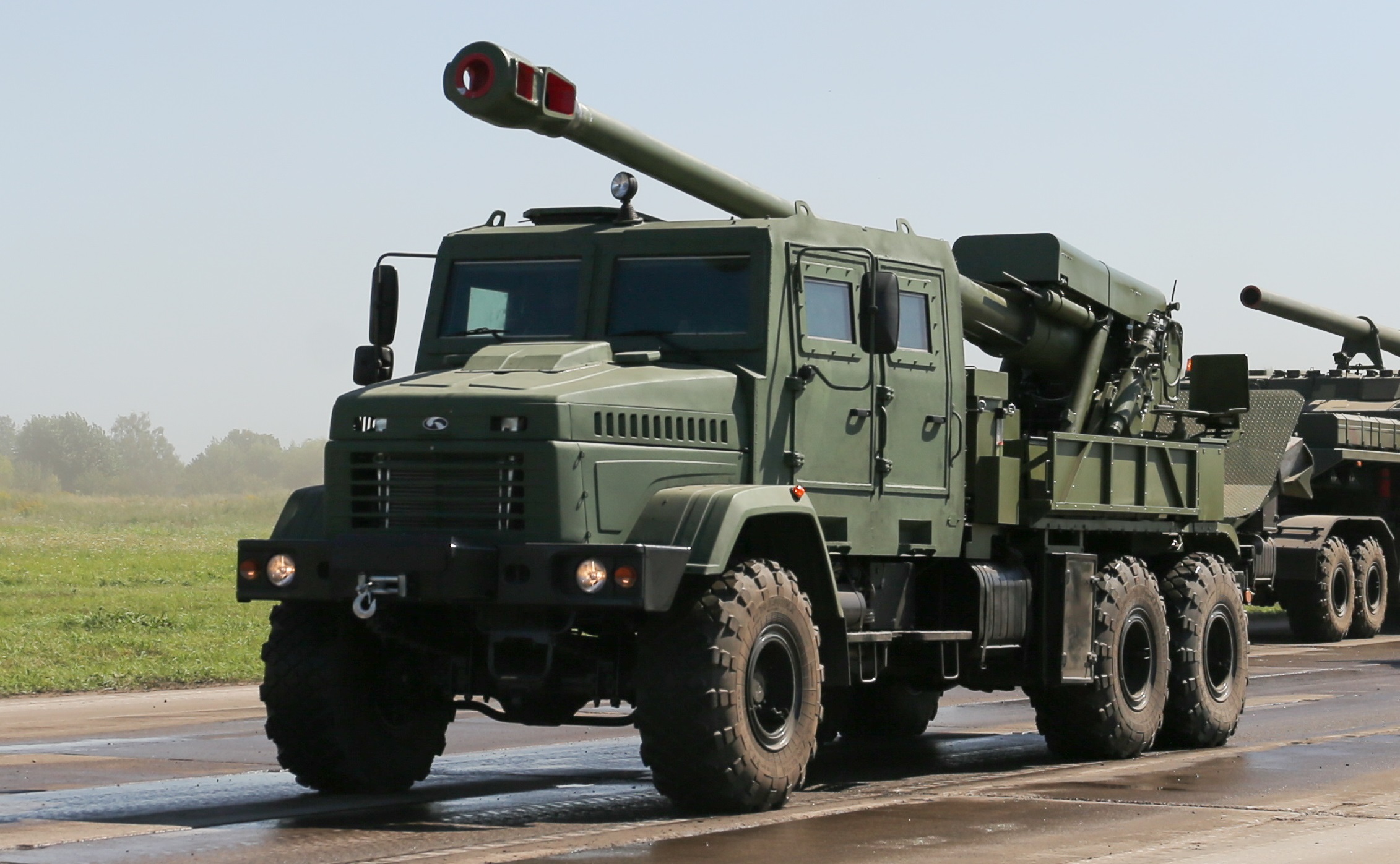 Las Fuerzas Armadas de Ucrania mostraron imágenes inéditas del disparo del obús autopropulsado ucraniano Bogdan de 155 mm. Las Fuerzas Armadas de Ucrania mostraron imágenes inéditas del disparo del obús autopropulsado ucraniano Bogdan de 155 mm.