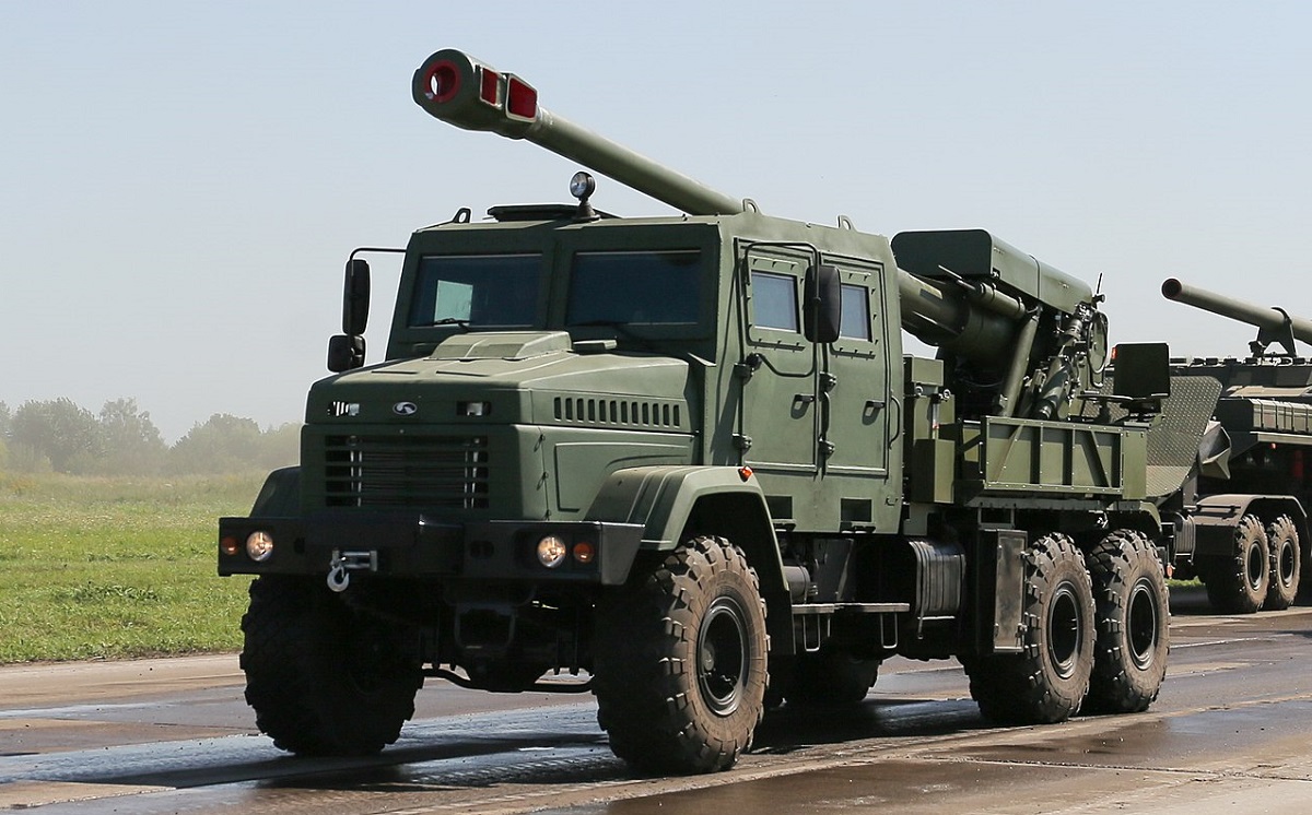 Nuevo obús autopropulsado Bohdana 2S22 con cañón de 155 mm visto por primera vez en las carreteras ucranianas Nuevo obús autopropulsado Bohdana 2S22 con cañón de 155 mm visto por primera vez en las carreteras ucranianas