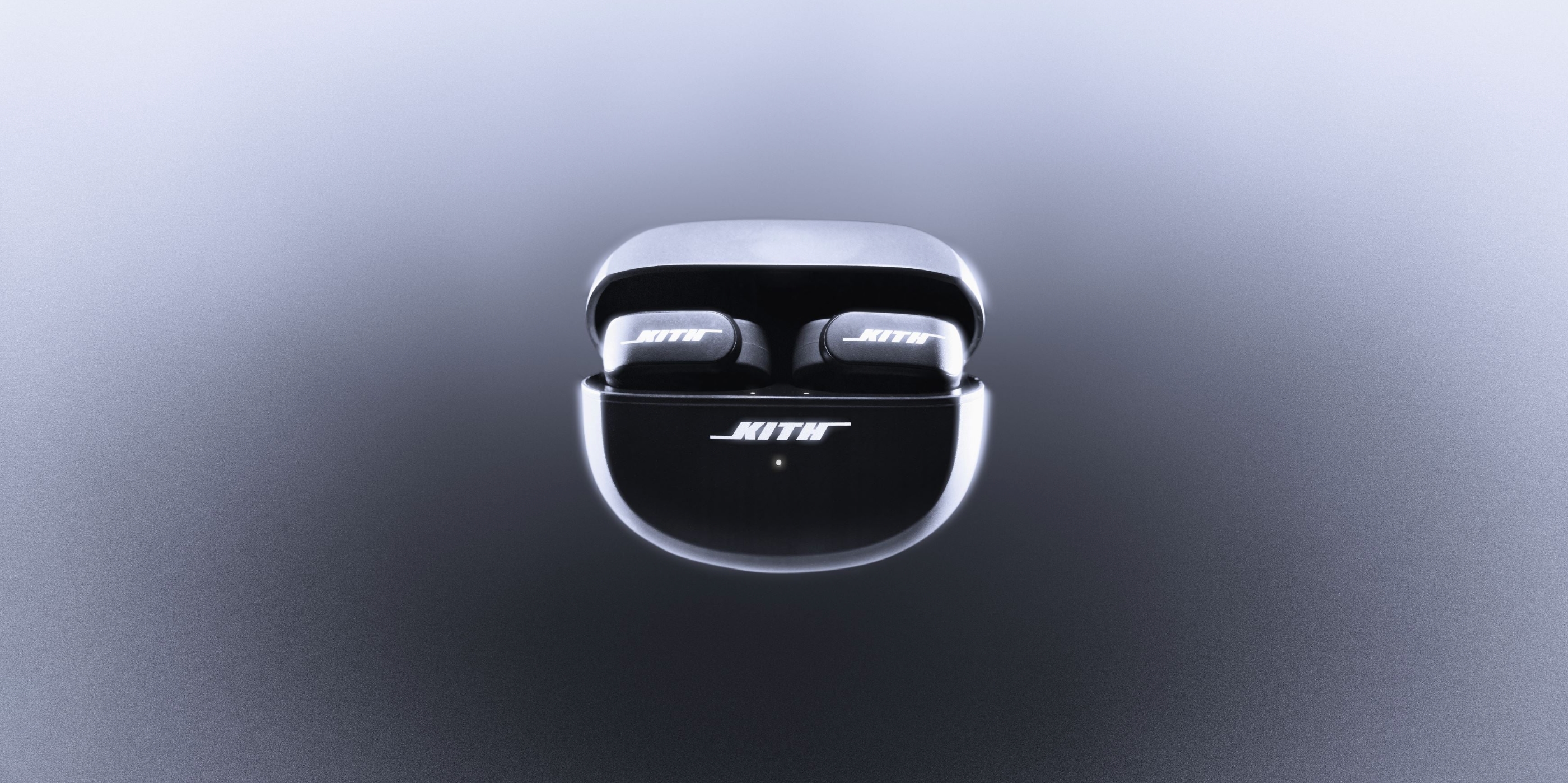 Bose y Kith han presentado los auriculares Ultra Open Earbuds con un diseño inusual y un precio de 300 dólares