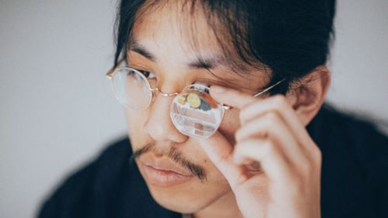 Brilliant Monocle: un monóculo compacto con pantalla, cámara, micrófono y Bluetooth que convierte cualquier gafa en un smart Brilliant Monocle: un monóculo compacto con pantalla, cámara, micrófono y Bluetooth que convierte cualquier gafa en un smart