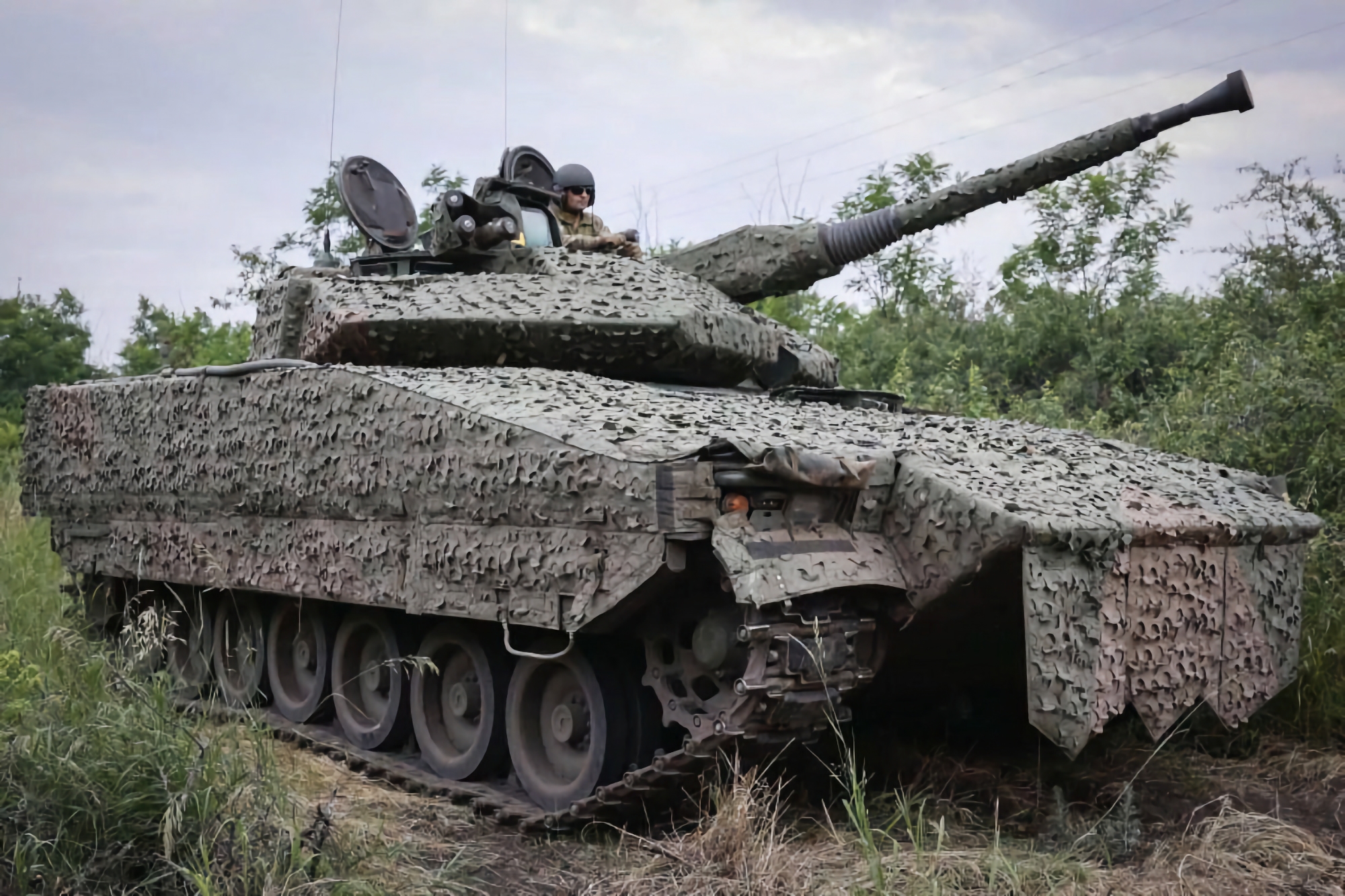 Los vehículos de combate de infantería suecos CV90 con cañones Bofors L70 de 40 mm fueron exhibidos por las Fuerzas Armadas Ucranianas Los vehículos de combate de infantería suecos CV90 con cañones Bofors L70 de 40 mm fueron exhibidos por las Fuerzas Armadas Ucranianas
