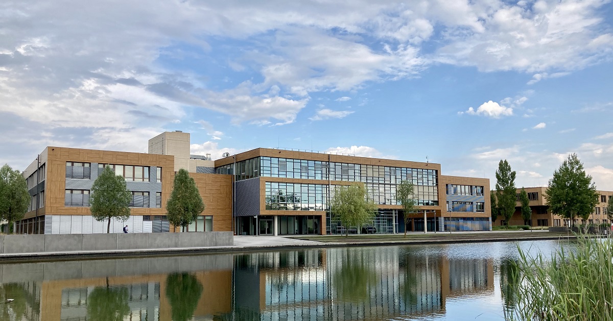 Infineon destinará miles de millones de euros a comprar startups y construir una planta en Dresde por 5.000 millones de euros Infineon destinará miles de millones de euros a comprar startups y construir una planta en Dresde por 5.000 millones de euros