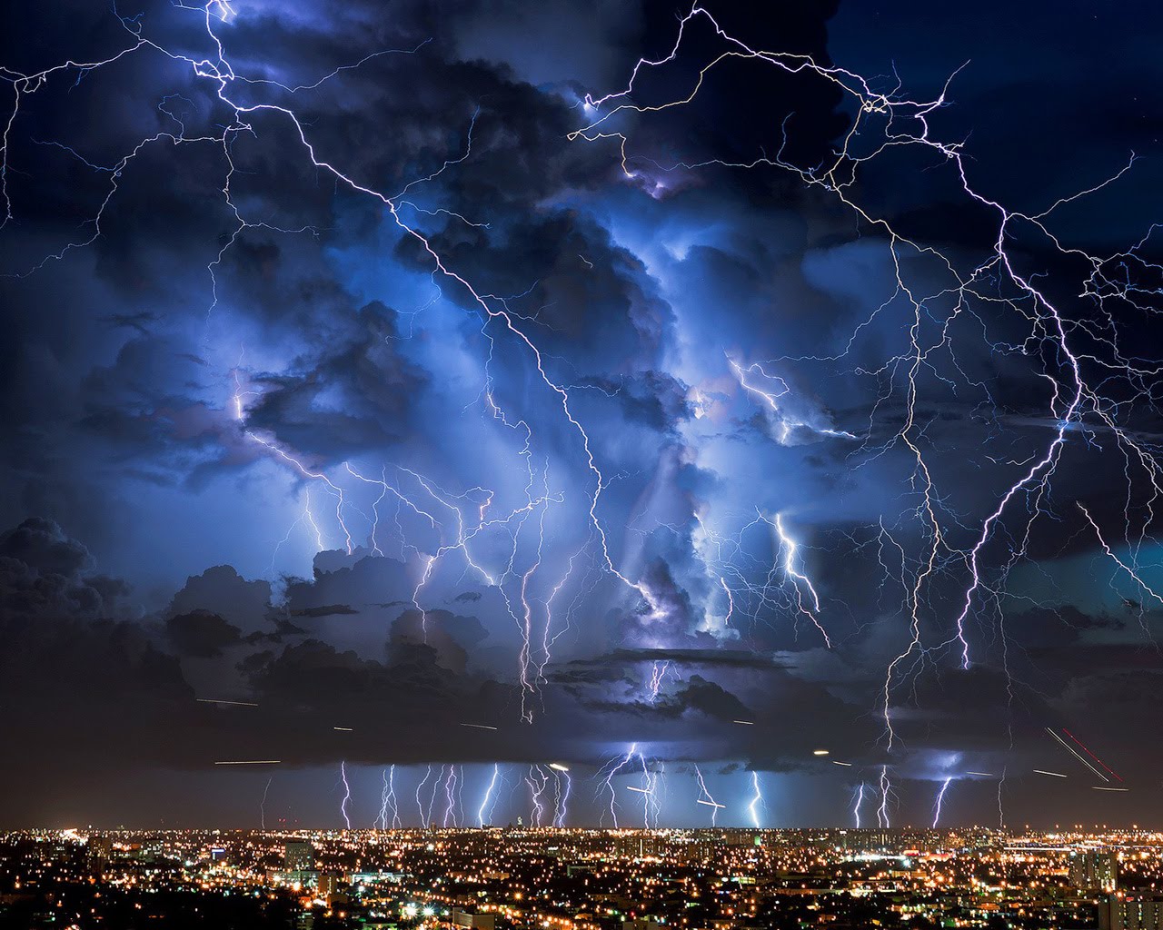 ¿Verdad o mito? Xiaomi probó si una tormenta eléctrica afecta al funcionamiento de un smartphone ¿Verdad o mito? Xiaomi probó si una tormenta eléctrica afecta al funcionamiento de un smartphone