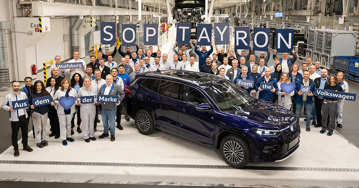 Los empleados de la planta de Wolfsburg celebraron el lanzamiento del Tayron La planta de Wolfsburg ha iniciado la producción en serie del modelo Tayron