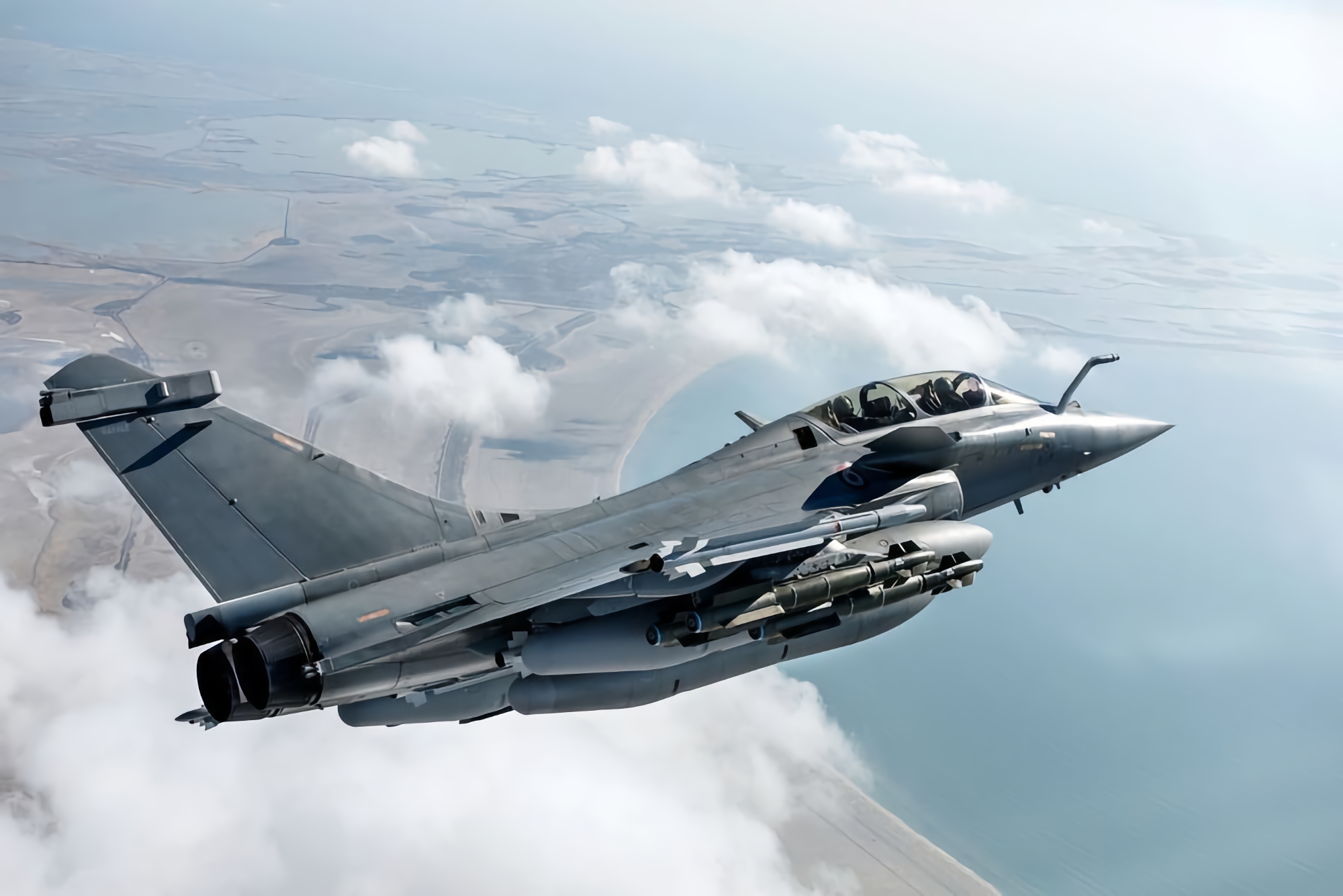 Francia comprará 42 cazas Dassault Rafale con la nueva modificación F4, que aún está en desarrollo Francia comprará 42 cazas Dassault Rafale con la nueva modificación F4, que aún está en desarrollo