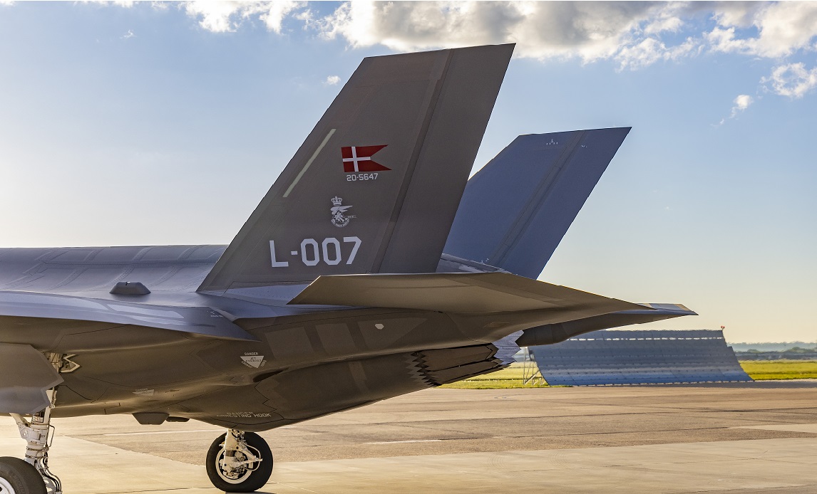 Lockheed Martin ha enviado los primeros cazas de quinta generación F-35 Lightning II a Dinamarca, pero las entregas de los nuevos aviones no continuarán hasta un año después Lockheed Martin ha enviado los primeros cazas de quinta generación F-35 Lightning II a Dinamarca, pero las entregas de los nuevos aviones no continuarán hasta un año después