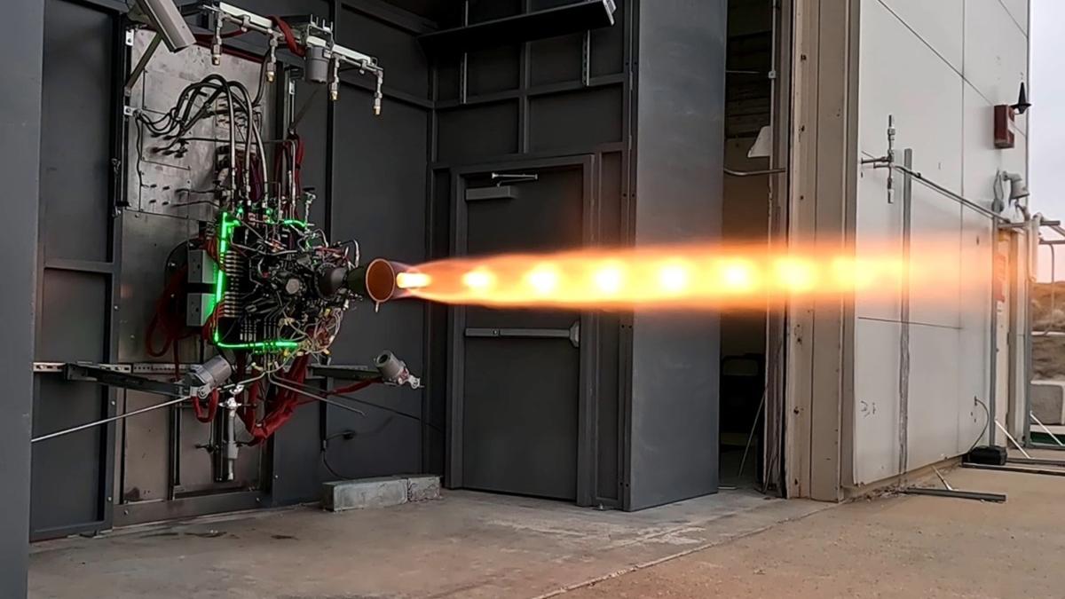 La Osa Mayor ha probado con éxito el motor Draper para cohetes hipersónicos alimentado con peróxido de hidrógeno y parafina. La Osa Mayor ha probado con éxito el motor Draper para cohetes hipersónicos alimentado con peróxido de hidrógeno y parafina.