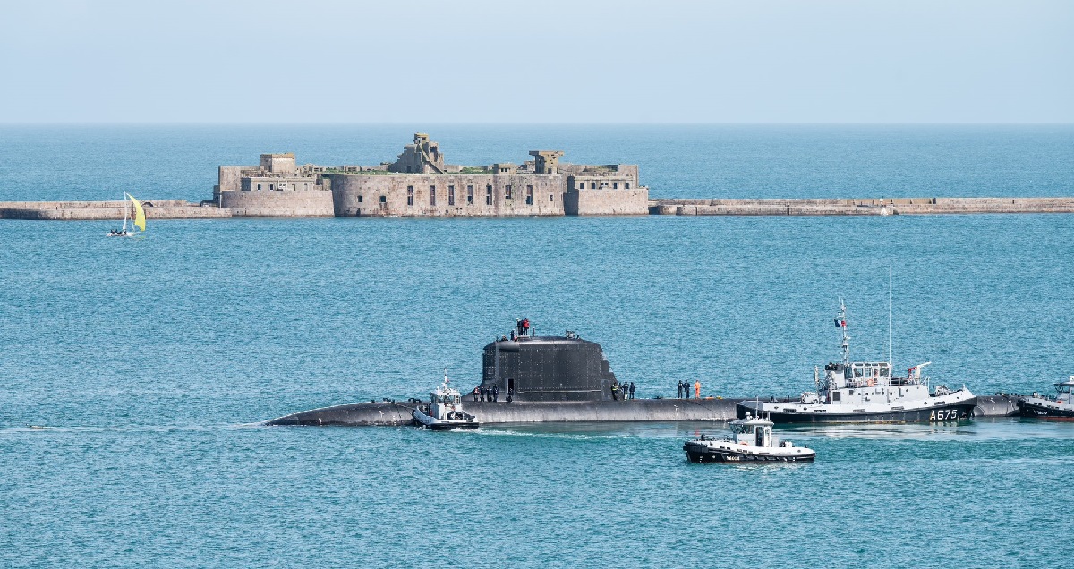 La Armada francesa ha recibido el submarino nuclear de ataque Duguay-Trouin de la clase Barracuda, que irá armado con misiles navales SCALP con un alcance máximo de lanzamiento de 1.000 kilómetros. La Armada francesa ha recibido el submarino nuclear de ataque Duguay-Trouin de la clase Barracuda, que irá armado con misiles navales SCALP con un alcance máximo de lanzamiento de 1.000 kilómetros.