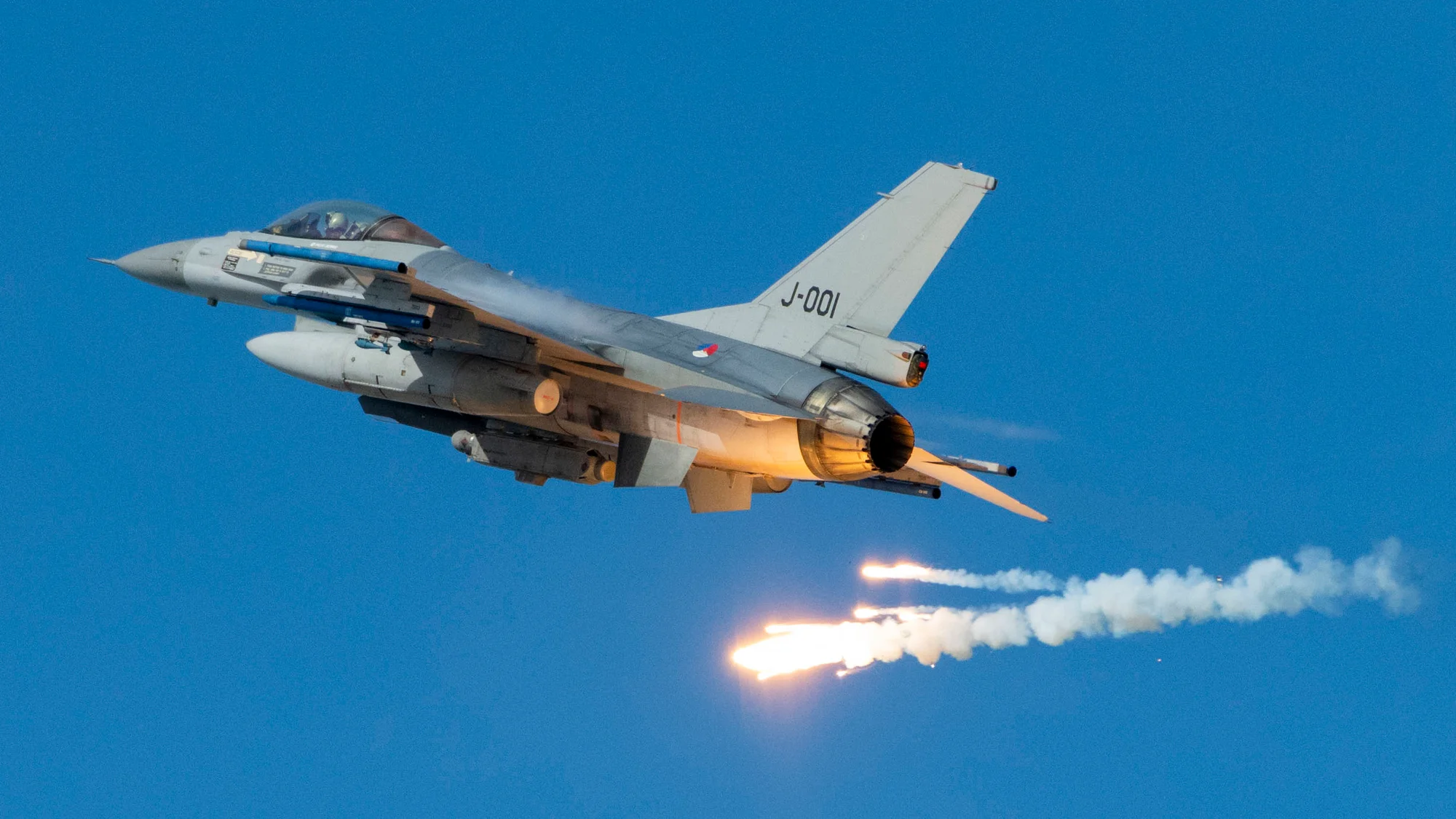 Holanda ha cambiado de opinión sobre la venta de 28 cazas F-16 Fighting Falcon de cuarta generación a una empresa privada estadounidense. Holanda ha cambiado de opinión sobre la venta de 28 cazas F-16 Fighting Falcon de cuarta generación a una empresa privada estadounidense.