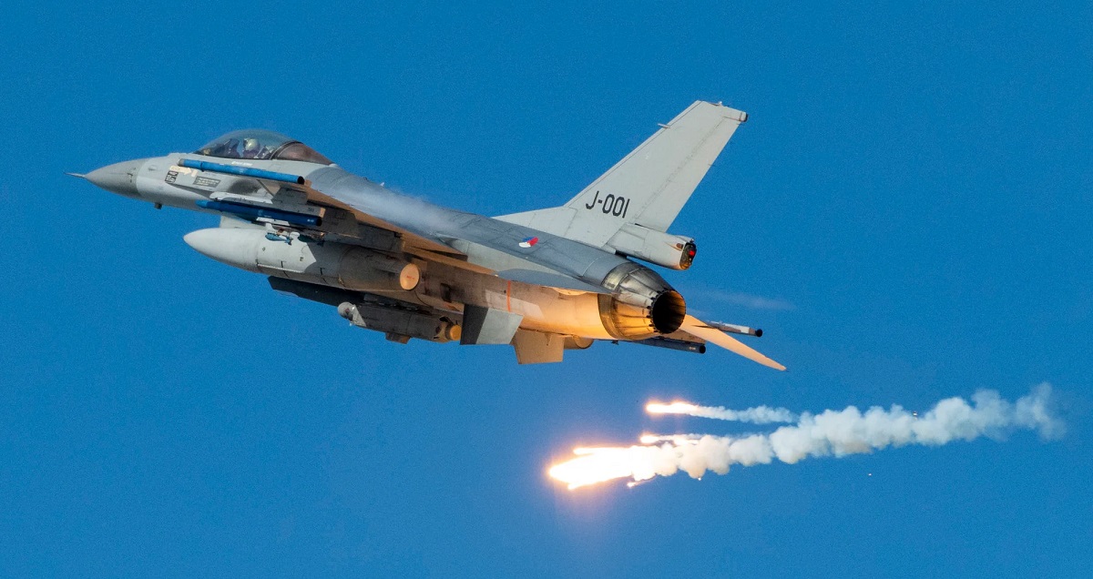 Ucrania podría recibir un pequeño lote de cazas F-16 Fighting Falcon a finales del invierno, pero las entregas principales se esperan para el verano. Ucrania podría recibir un pequeño lote de cazas F-16 Fighting Falcon a finales del invierno, pero las entregas principales se esperan para el verano.