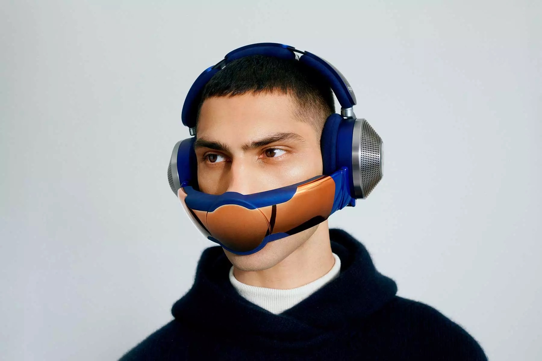 Dyson Zone: auriculares inalámbricos con cancelación activa del ruido y máscara de filtración de aire incorporada por 950 $. Dyson Zone: auriculares inalámbricos con cancelación activa del ruido y máscara de filtración de aire incorporada por 950 $.