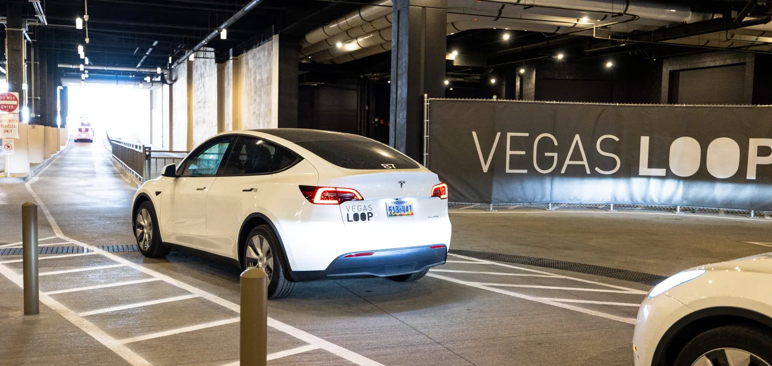 La compañía de Elon Musk transportó a unos 100.000 pasajeros en cuatro días en el CES 2023 por túneles subterráneos bajo Las Vegas La compañía de Elon Musk transportó a unos 100.000 pasajeros en cuatro días en el CES 2023 por túneles subterráneos bajo Las Vegas