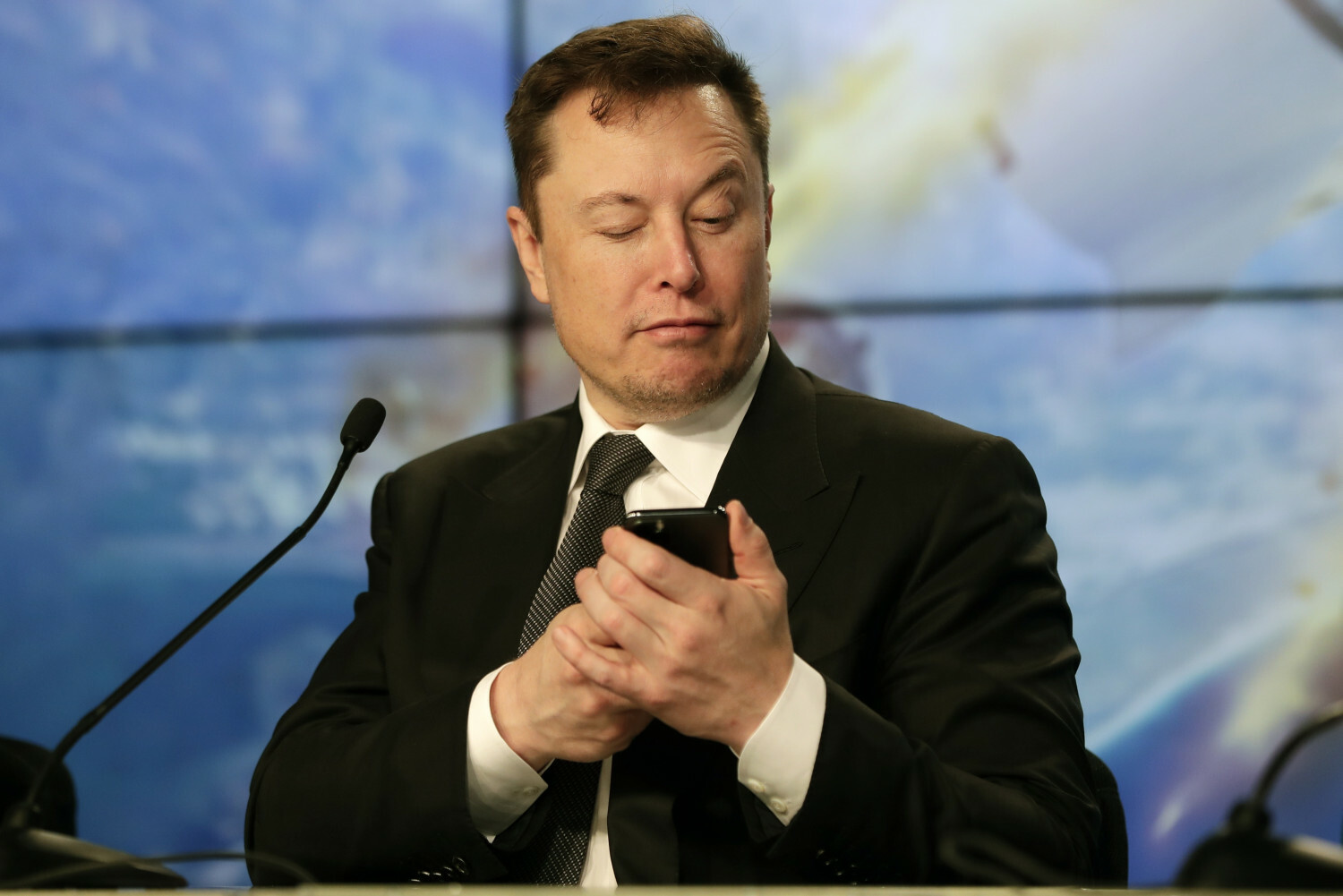 Musk promete liberar su smartphone si Apple y Google eliminan Twitter de la App Store y Google Play Musk promete liberar su smartphone si Apple y Google eliminan Twitter de la App Store y Google Play