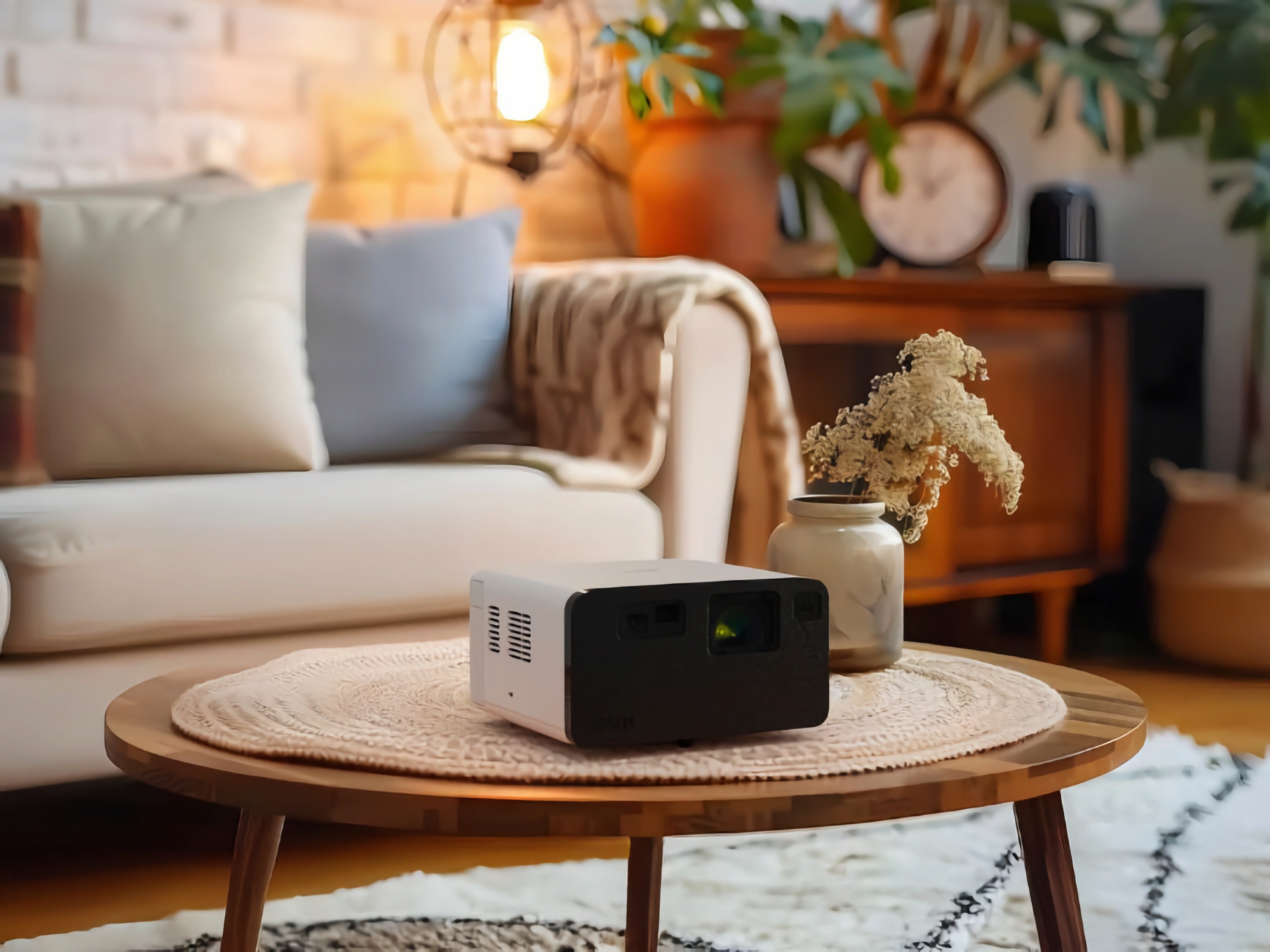 Epson ha lanzado en Europa los EpiqVision Mini EF-21 y EF-22: proyectores láser compactos con Google TV a bordo y precios a partir de 899 euros. Epson ha lanzado en Europa los EpiqVision Mini EF-21 y EF-22: proyectores láser compactos con Google TV a bordo y precios a partir de 899 euros.