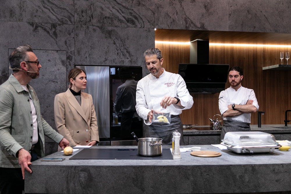 Samsung hace una demostración de cocina con inteligencia artificial en la EuroCucina 2024 de Milán Samsung hace una demostración de cocina con inteligencia artificial en la EuroCucina 2024 de Milán