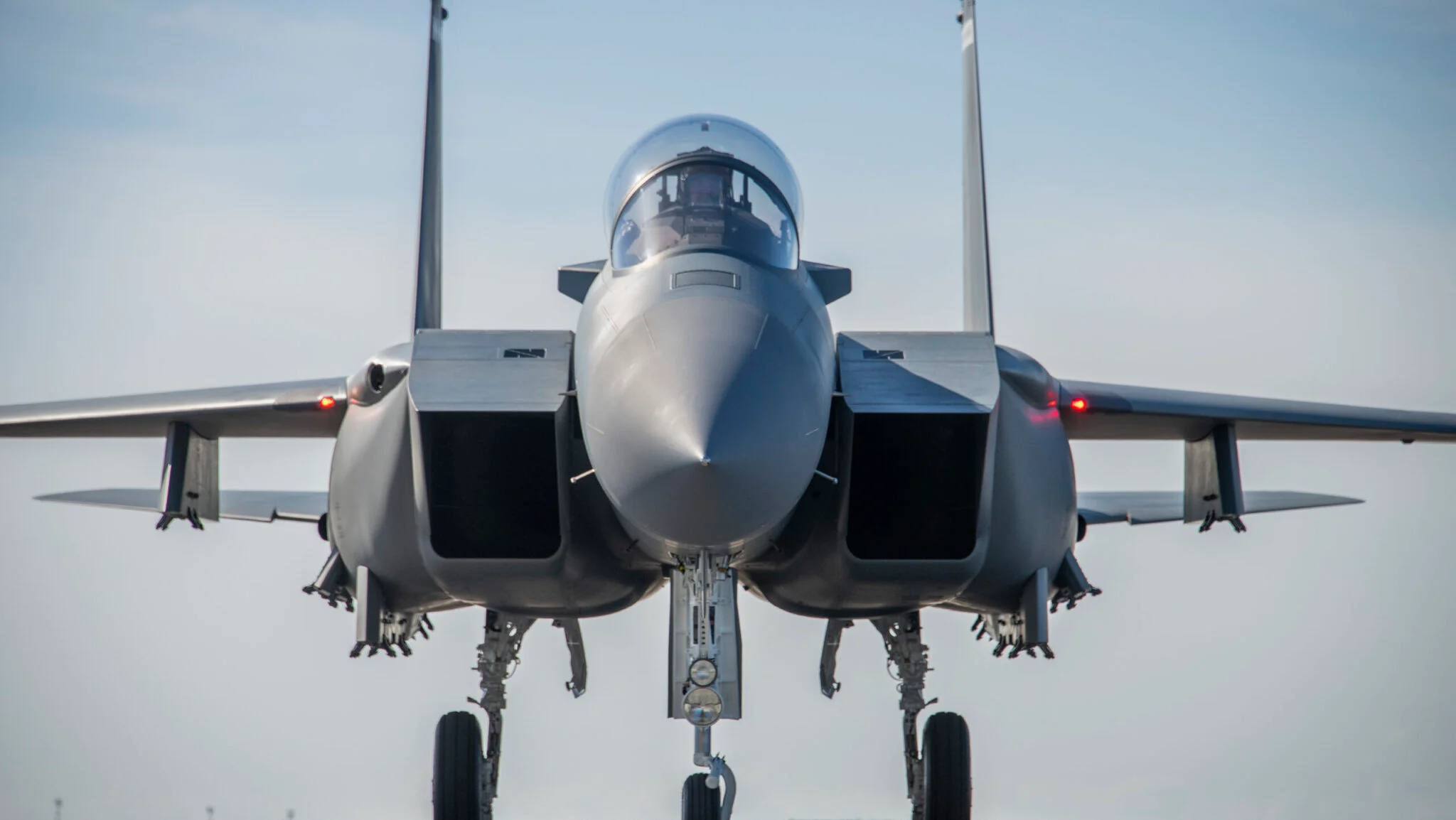 Los cazas mejorados F-15EX Eagle II no incumplirán el calendario básico a pesar de un retraso de un año en las entregas Los cazas mejorados F-15EX Eagle II no incumplirán el calendario básico a pesar de un retraso de un año en las entregas