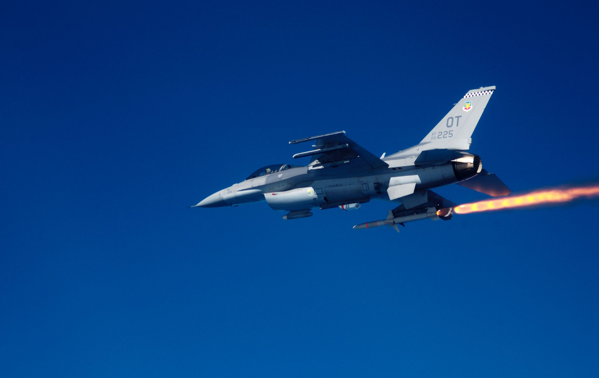 EE.UU. aprueba la venta por 619 millones de dólares de 300 misiles AGM-88B HARM y AIM-120C-8 AMRAAM a Taiwán para cazas F-16 EE.UU. aprueba la venta por 619 millones de dólares de 300 misiles AGM-88B HARM y AIM-120C-8 AMRAAM a Taiwán para cazas F-16