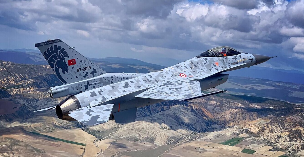 TAI y Aselsan han firmado dos contratos por valor de 2.000 millones de dólares para actualizar los cazas turcos F-16 Block 30 Fighting Falcon a los niveles Block 70/72. TAI y Aselsan han firmado dos contratos por valor de 2.000 millones de dólares para actualizar los cazas turcos F-16 Block 30 Fighting Falcon a los niveles Block 70/72.