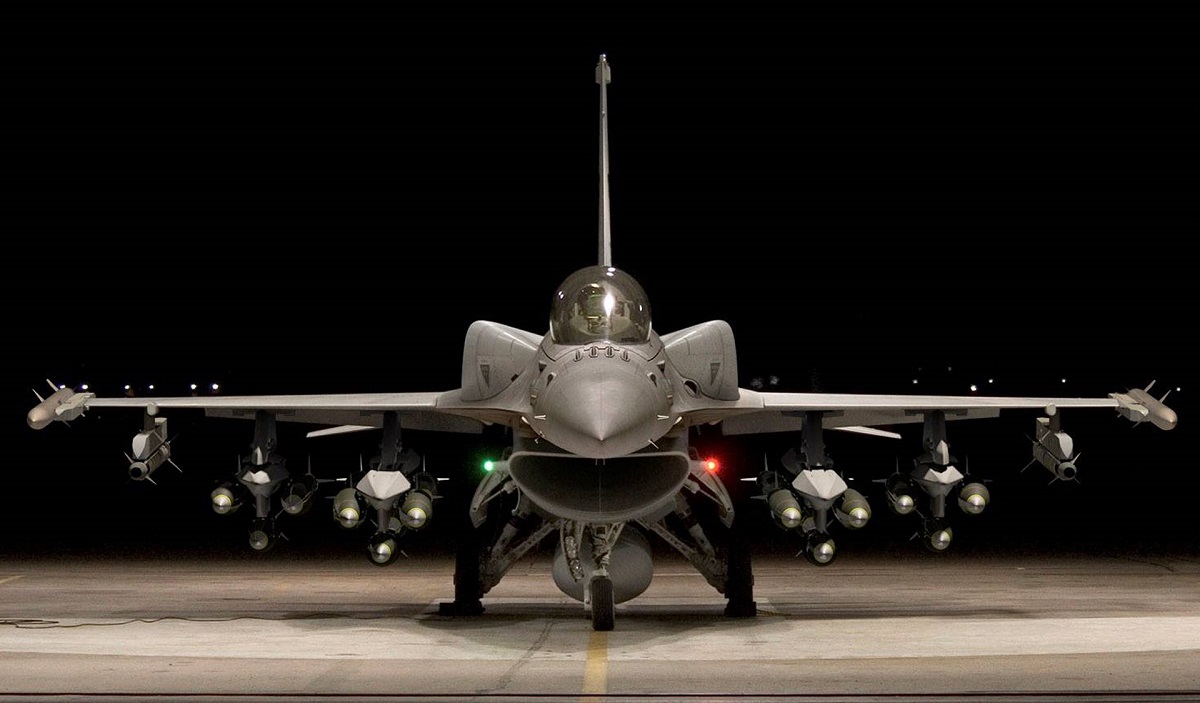 Lockheed Martin quiere vender a Colombia 24 cazas F-16 Viper mejorados con misiles AGM-154 JSOW y AGM-84E Harpoon por 4.600 millones de dólares Lockheed Martin quiere vender a Colombia 24 cazas F-16 Viper mejorados con misiles AGM-154 JSOW y AGM-84E Harpoon por 4.600 millones de dólares