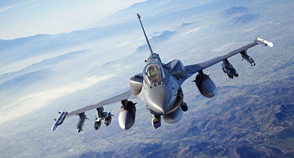 F-16 Fighting Falcon: Cómo la ingeniería moderna redefinió el combate aéreo Desglosando la tecnología dentro del F-16 Fighting Falcon