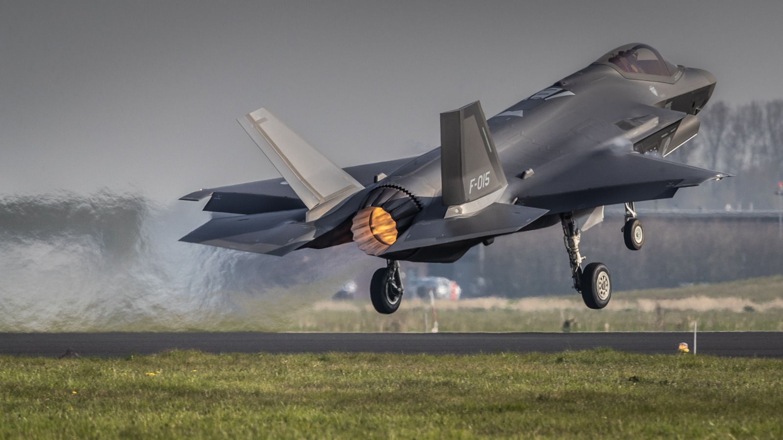Suiza firmó un contrato de 6.035 millones de euros para comprar cazas de quinta generación F-35A Lightning II Suiza firmó un contrato de 6.035 millones de euros para comprar cazas de quinta generación F-35A Lightning II