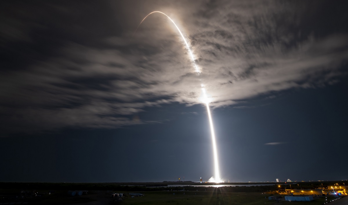 SpaceX ha batido un nuevo récord de reutilización de primeras etapas del cohete Falcon 9: la empresa ha lanzado el mismo propulsor 17 veces. SpaceX ha batido un nuevo récord de reutilización de primeras etapas del cohete Falcon 9: la empresa ha lanzado el mismo propulsor 17 veces.