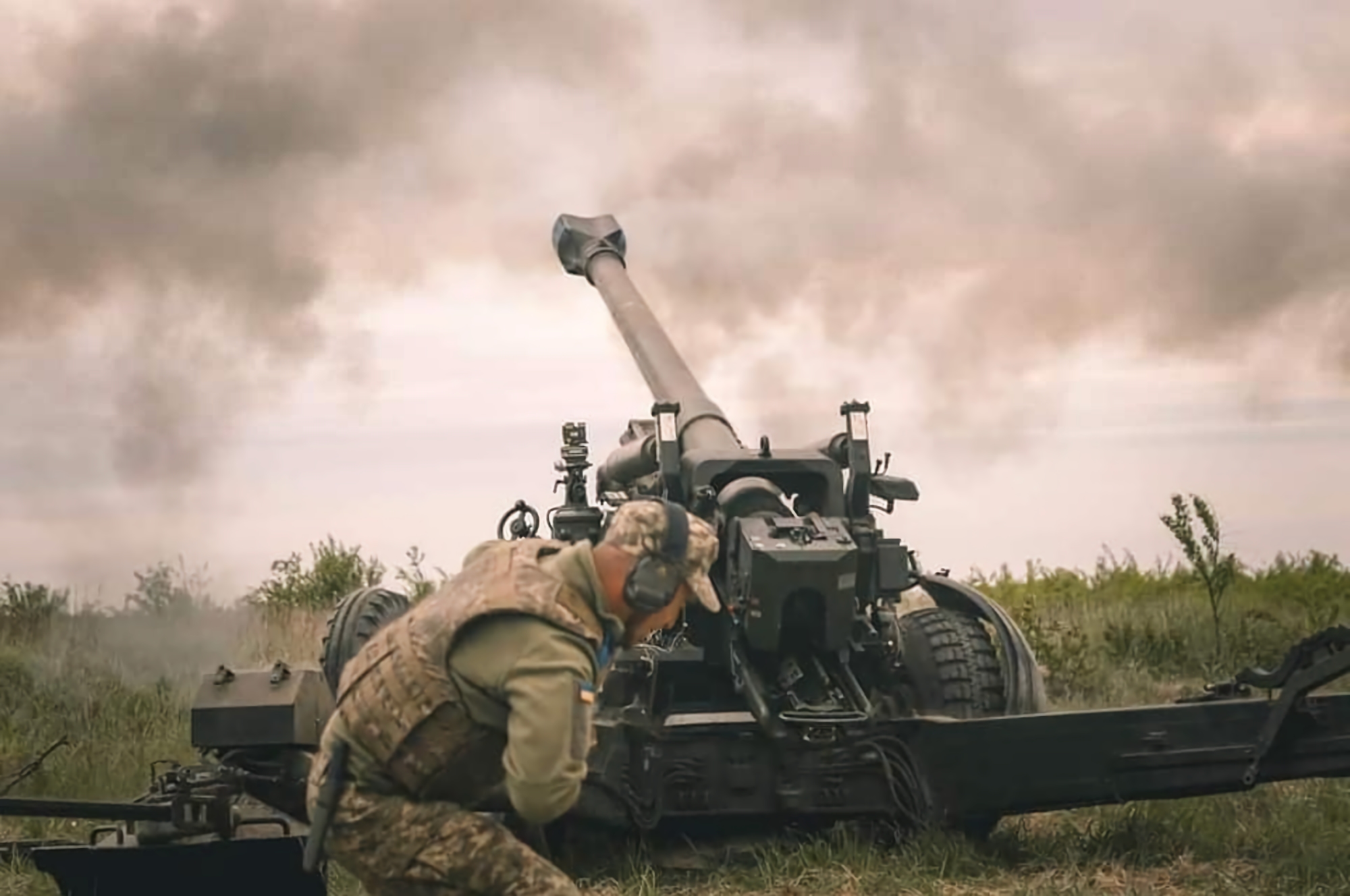 Las AFU muestran cómo se utilizan los obuses FH70 de 155 mm en el frente (vídeo) Las AFU muestran cómo se utilizan los obuses FH70 de 155 mm en el frente (vídeo)