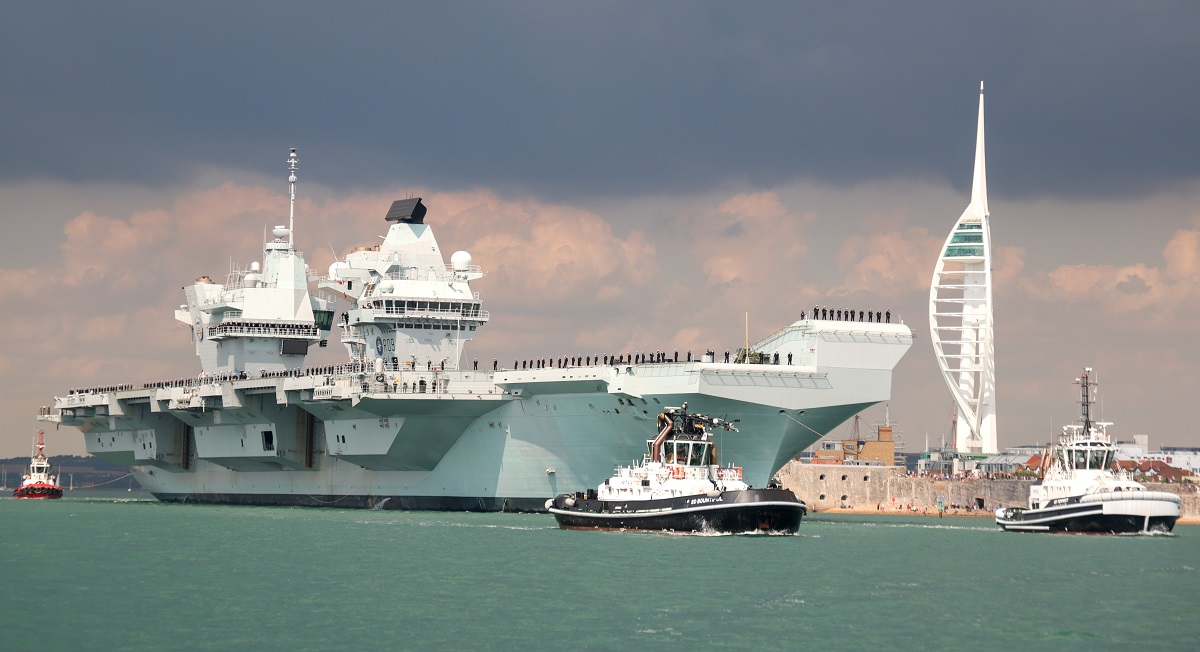 El portaaviones HMS Prince of Wales, valorado en 3.850 millones de dólares, ha regresado con éxito a la base militar de Portsmouth tras las pruebas y se prepara para el ejercicio Westlant 23. El portaaviones HMS Prince of Wales, valorado en 3.850 millones de dólares, ha regresado con éxito a la base militar de Portsmouth tras las pruebas y se prepara para el ejercicio Westlant 23.