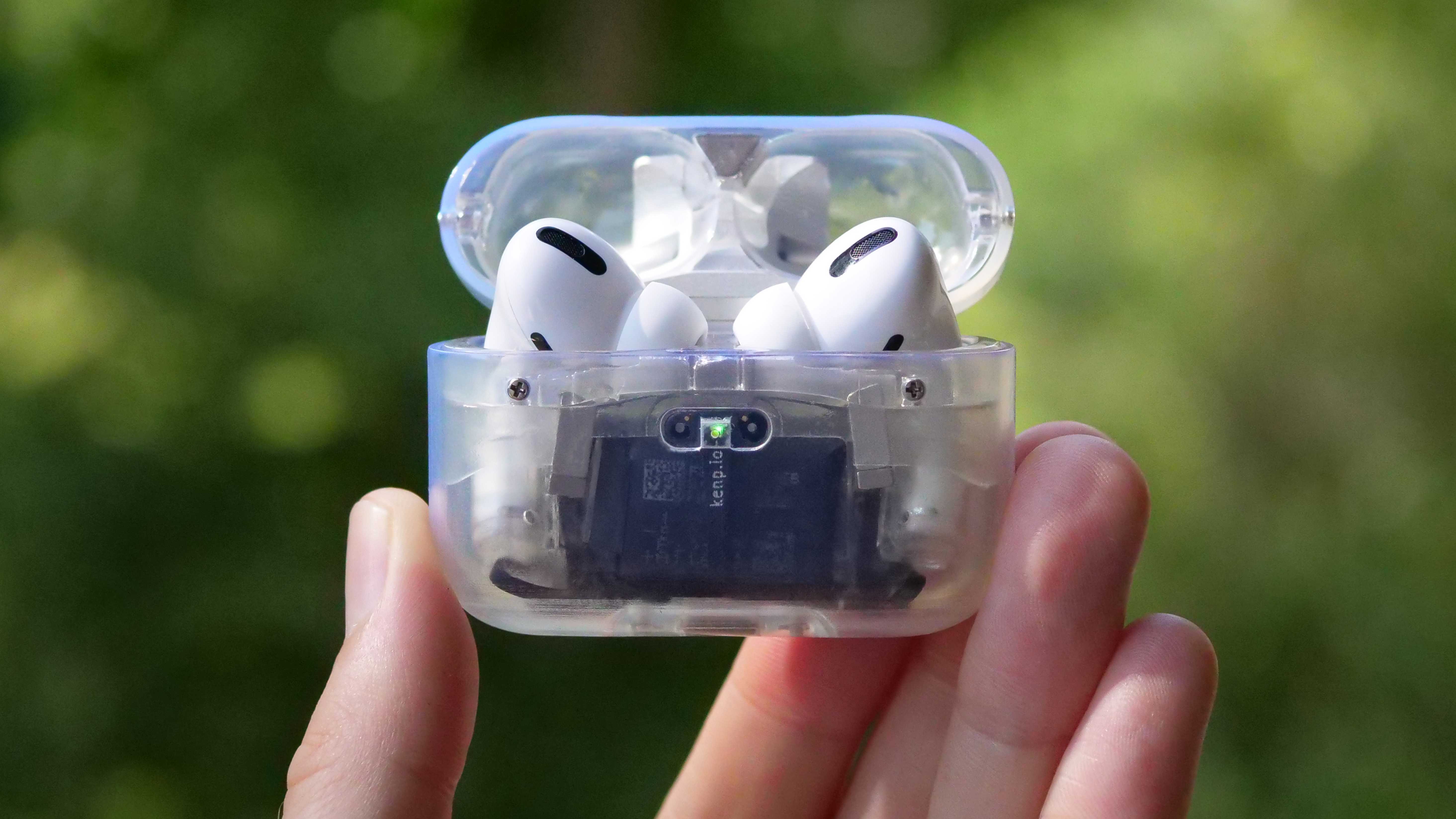Al estilo de Nada: el creador del primer iPhone USB-C ha impreso en 3D un estuche transparente para los AirPods Pro Al estilo de Nada: el creador del primer iPhone USB-C ha impreso en 3D un estuche transparente para los AirPods Pro