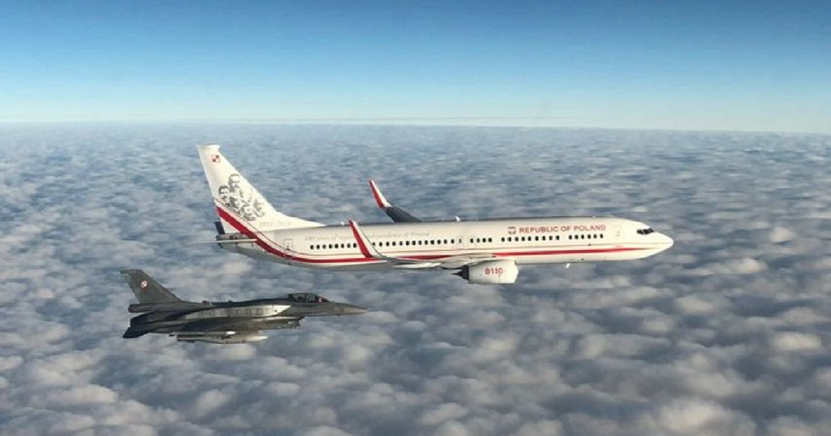 Los jugadores polacos acuden al Mundial de 2022 en Qatar acompañados de cazas F-16 Fighting Falcon