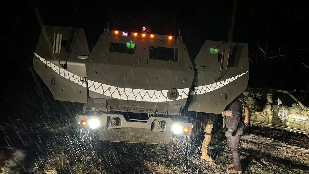 Brickmania ha creado un LEGO-HIMARS sonriente ucraniano valorado en 225 dólares Brickmania ha creado un LEGO-HIMARS sonriente ucraniano valorado en 225 dólares