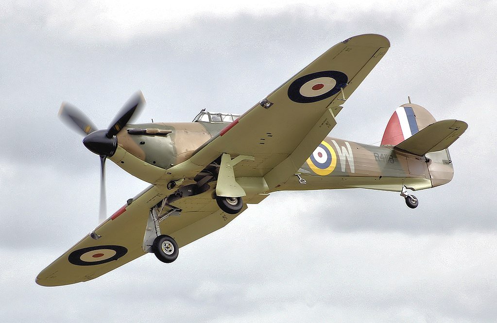 El dueño de un dron casi embiste a un avión de combate Hurricane británico de la II Guerra Mundial El dueño de un dron casi embiste a un avión de combate Hurricane británico de la II Guerra Mundial