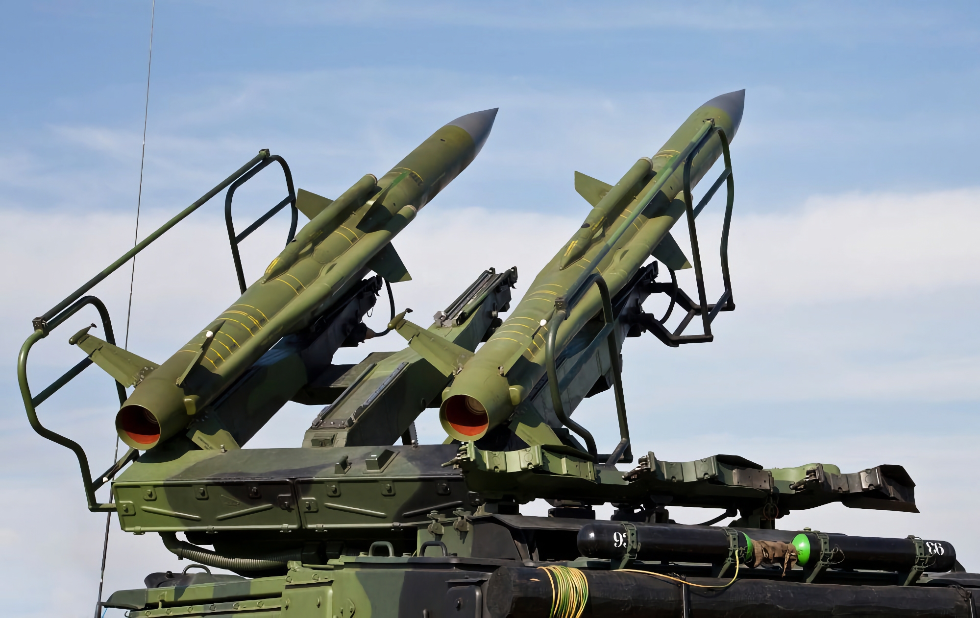 El 17 de enero, las AFU utilizaron por primera vez el sistema de defensa antiaérea del proyecto FrankenSAM, que derribó un dron iraní Shahed a una distancia de 9 km. El 17 de enero, las AFU utilizaron por primera vez el sistema de defensa antiaérea del proyecto FrankenSAM, que derribó un dron iraní Shahed a una distancia de 9 km.