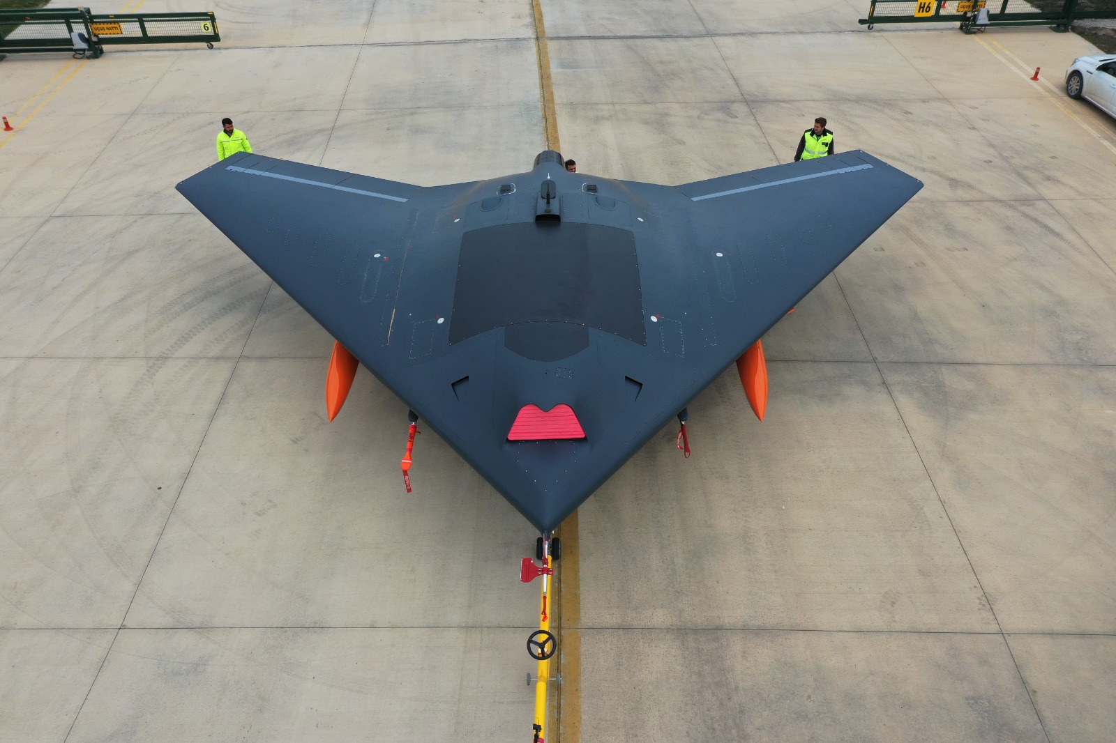 TAI presenta el avión no tripulado B-21 Raider estilo bombardero nuclear ANKA 3 TAI presenta el avión no tripulado B-21 Raider estilo bombardero nuclear ANKA 3