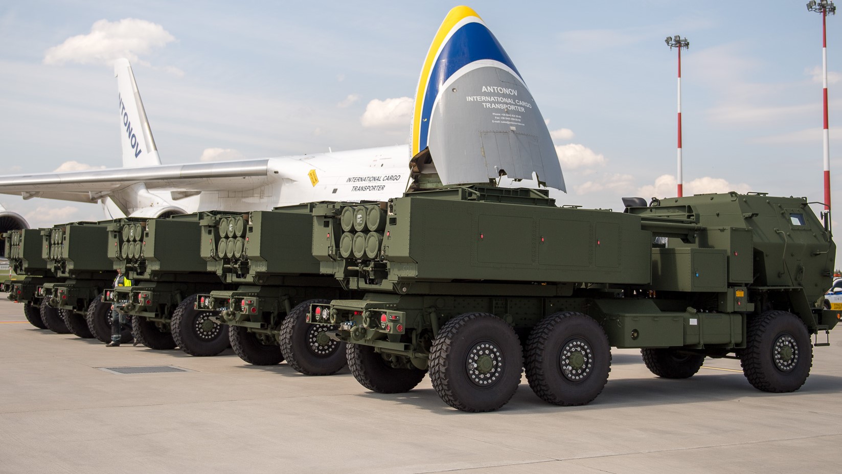 Los aviones ucranianos AN-124 entregan los primeros HIMARS a Polonia - El contrato de 655 millones de dólares incluye 20 sistemas de misiles, 30 ATACMS y 270 proyectiles GMLRS Los aviones ucranianos AN-124 entregan los primeros HIMARS a Polonia - El contrato de 655 millones de dólares incluye 20 sistemas de misiles, 30 ATACMS y 270 proyectiles GMLRS