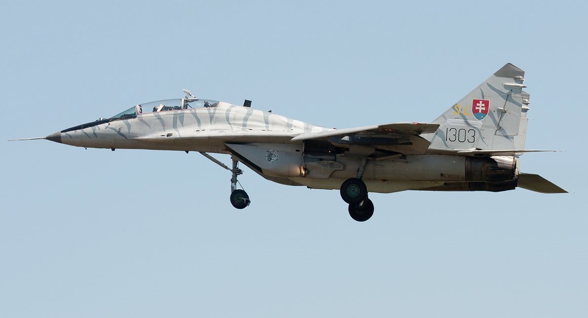 El caza polivalente MiG-29UBS de la Fuerza Aérea Ucraniana, entregado por Eslovaquia, mostrado por primera vez en una foto El caza polivalente MiG-29UBS de la Fuerza Aérea Ucraniana, entregado por Eslovaquia, mostrado por primera vez en una foto