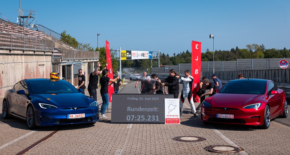 El Tesla Model S Plaid establece un nuevo récord de pista en Nürburgring, superando al Porsche Taycan Turbos S por 8 segundos El Tesla Model S Plaid establece un nuevo récord de pista en Nürburgring, superando al Porsche Taycan Turbos S por 8 segundos
