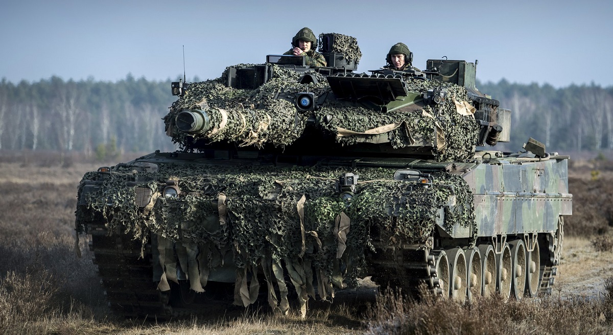 Las Fuerzas Armadas de Ucrania muestran por primera vez imágenes de un tanque alemán Leopard 2A6 en acción en el frente Las Fuerzas Armadas de Ucrania muestran por primera vez imágenes de un tanque alemán Leopard 2A6 en acción en el frente